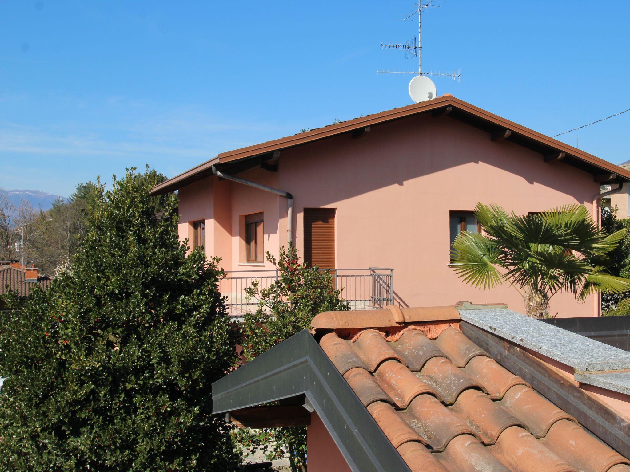 Photo 23 - Appartement de 3 chambres à Luino avec piscine et jardin