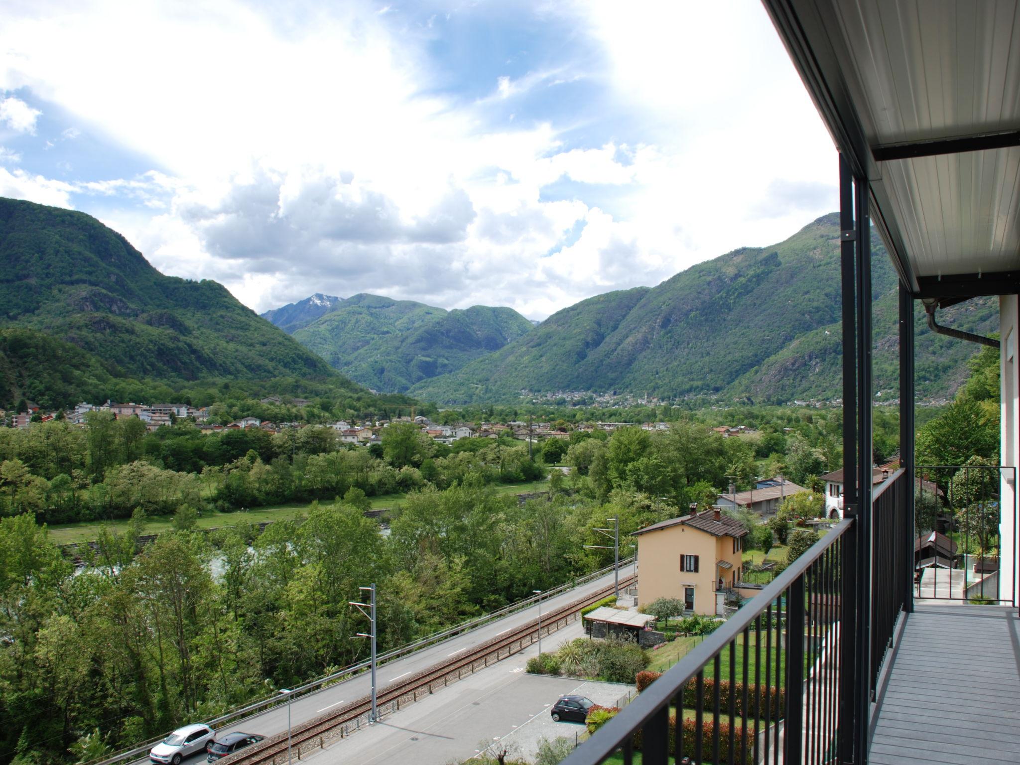 Foto 27 - Appartamento con 2 camere da letto a Locarno con vista sulle montagne