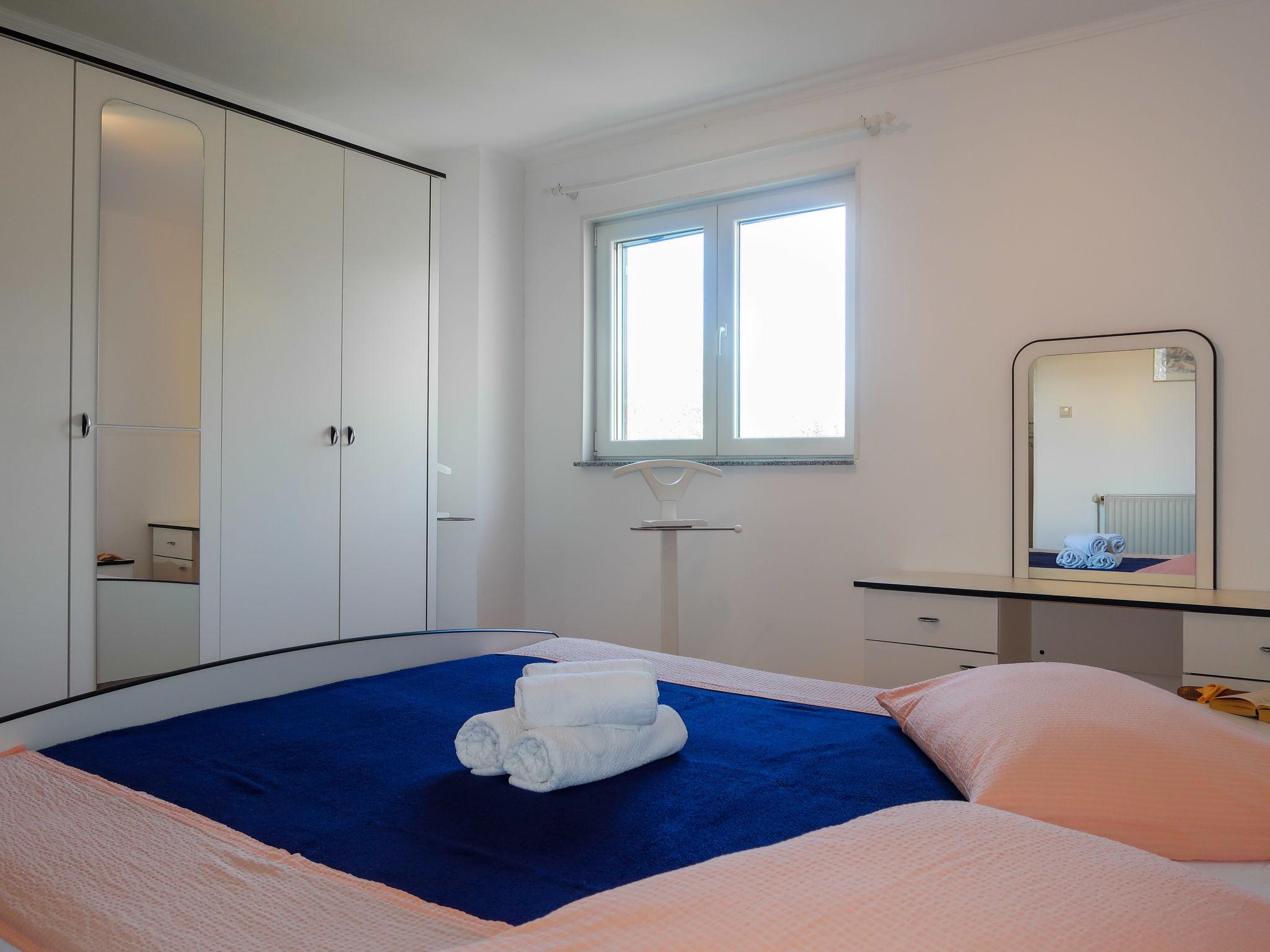 Foto 17 - Appartamento con 1 camera da letto a Rab con terrazza e vista mare
