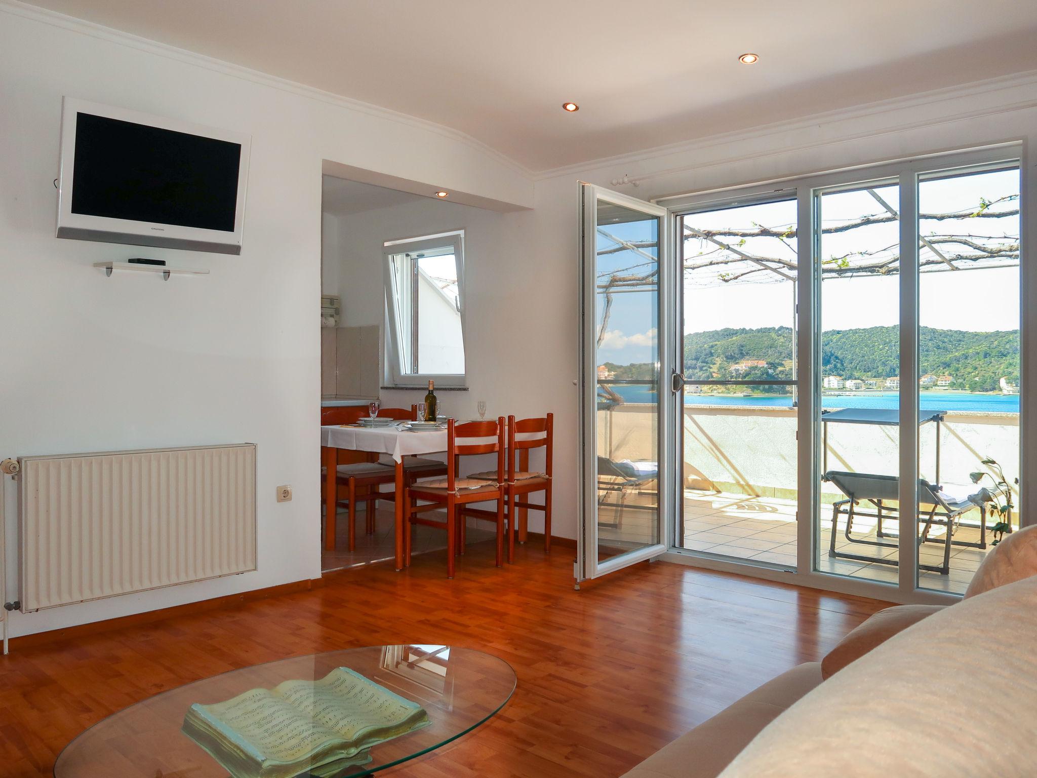 Photo 11 - 1 bedroom Apartment in Rab with terrace and sea view