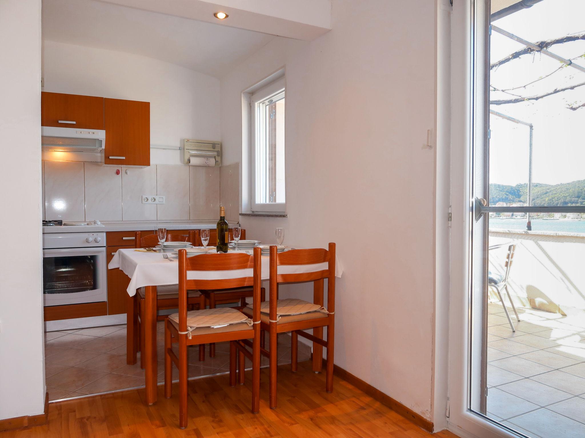 Photo 12 - 1 bedroom Apartment in Rab with terrace and sea view