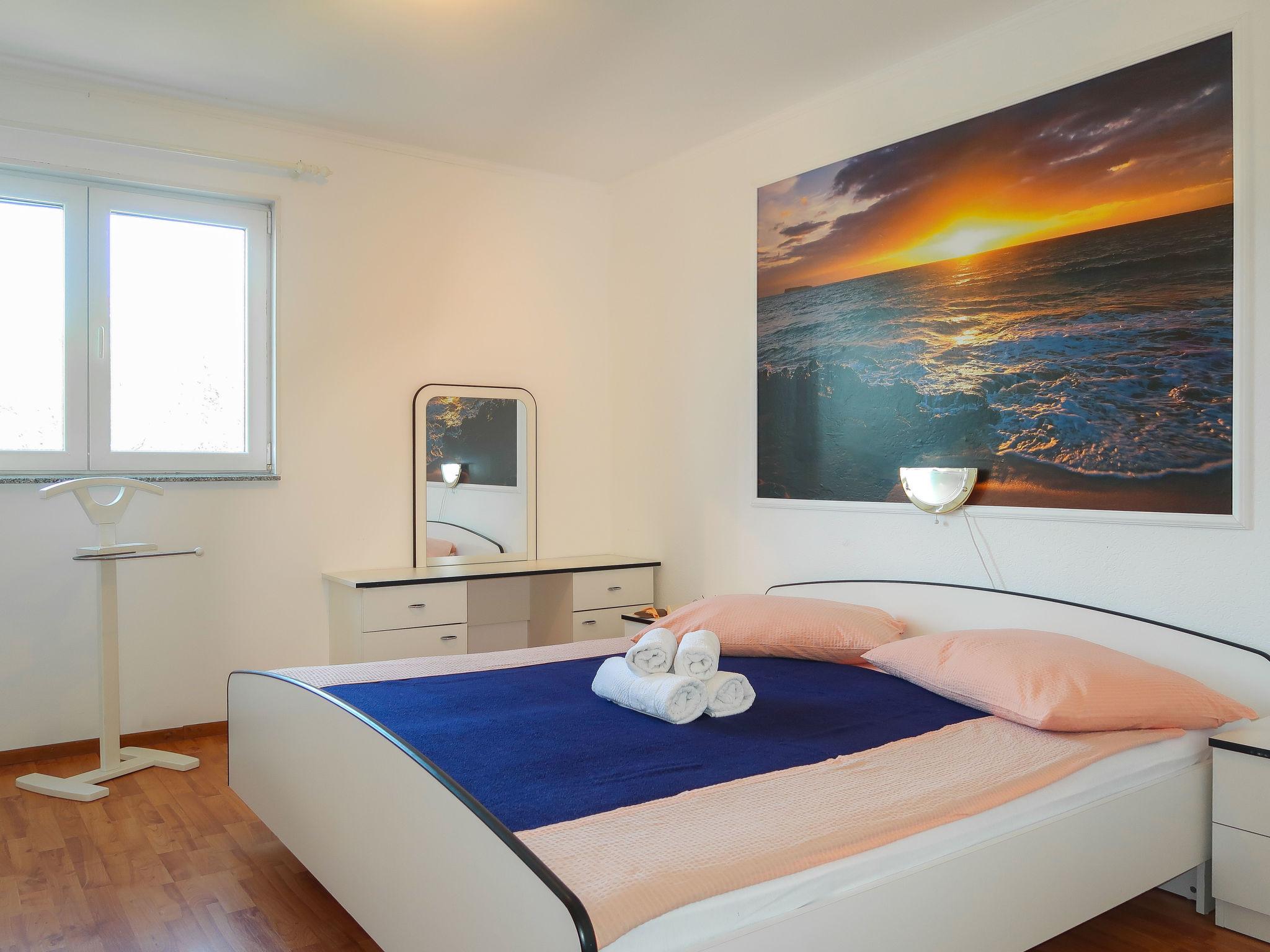 Foto 16 - Apartamento de 1 quarto em Rab com terraço e vistas do mar