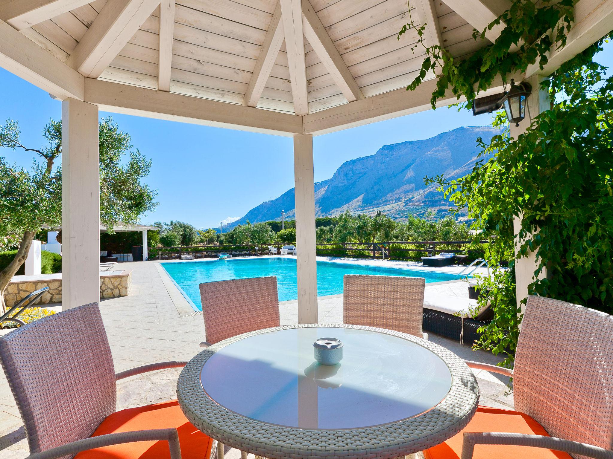 Photo 2 - Maison de 4 chambres à Castellammare del Golfo avec piscine privée et vues à la mer