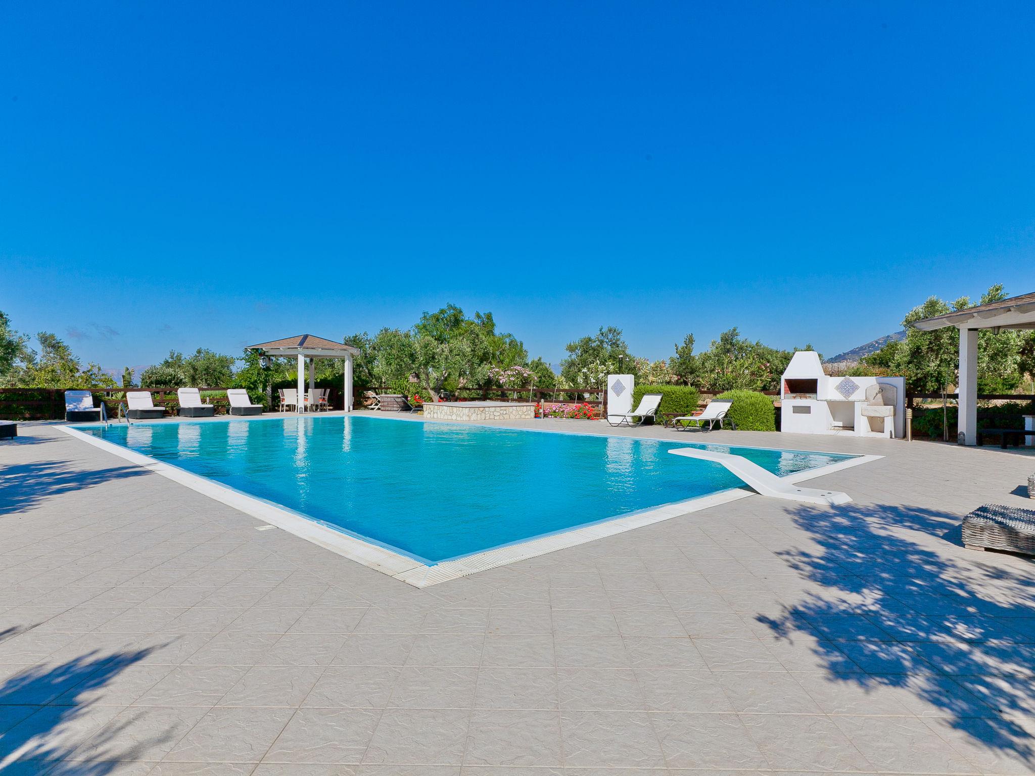 Photo 20 - Maison de 4 chambres à Castellammare del Golfo avec piscine privée et jardin