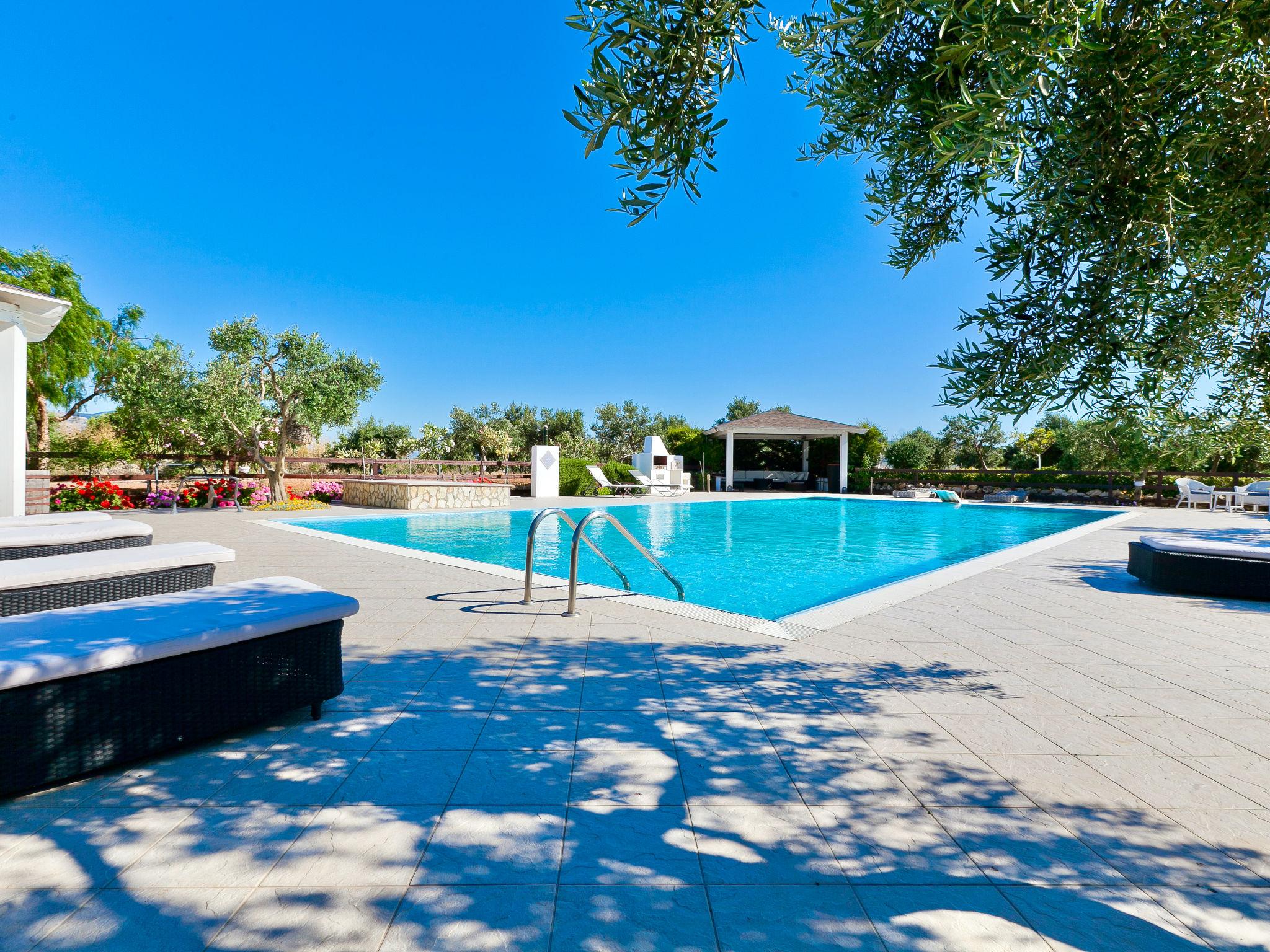 Photo 22 - Maison de 4 chambres à Castellammare del Golfo avec piscine privée et jardin