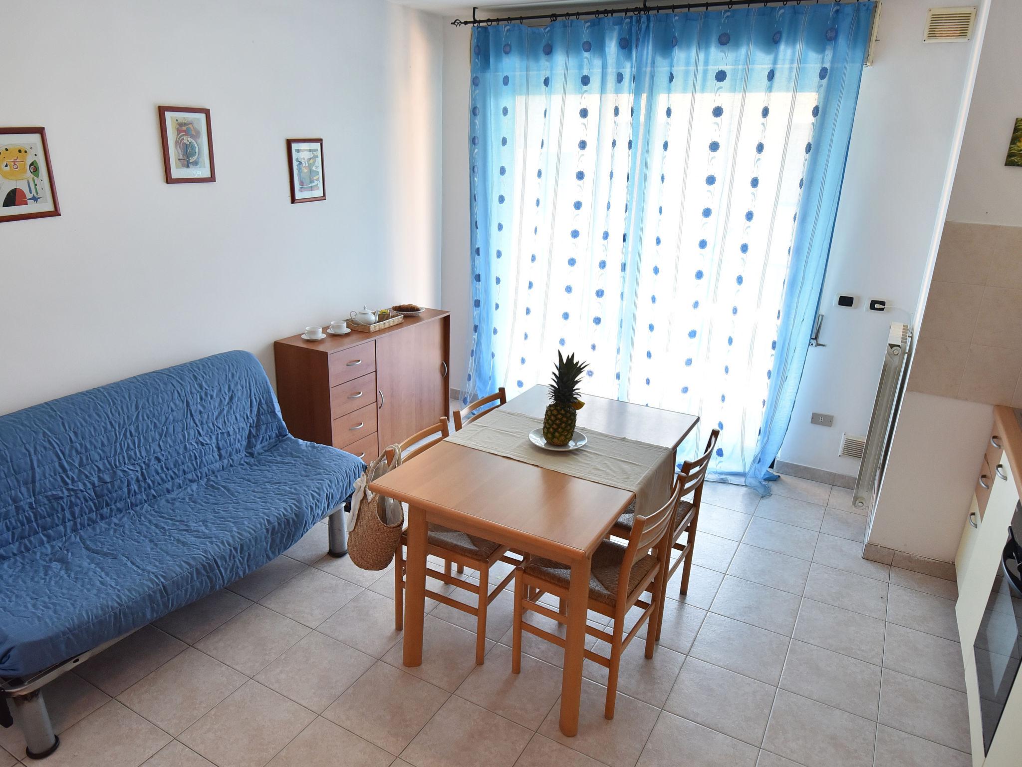 Photo 3 - 1 bedroom Apartment in Silvi with terrace and sea view