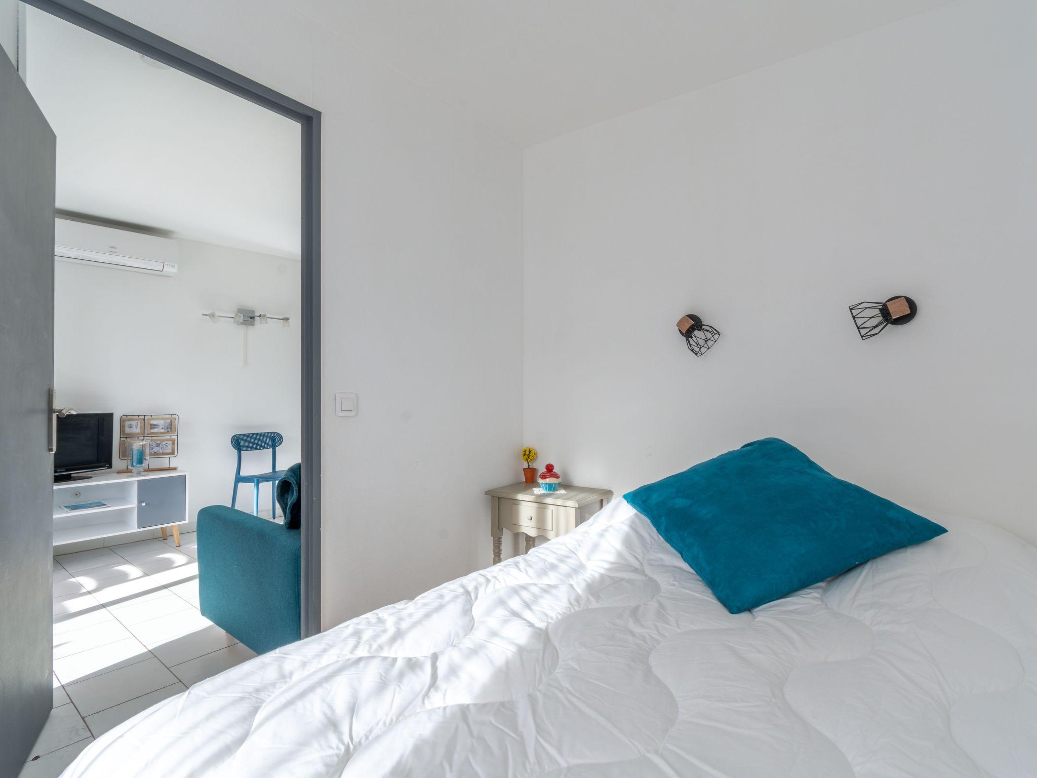 Foto 17 - Apartment mit 1 Schlafzimmer in Fréjus mit terrasse und blick aufs meer