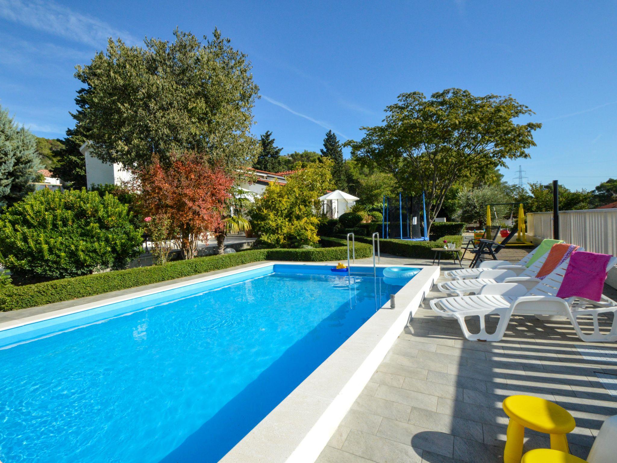 Foto 1 - Casa de 2 habitaciones en Sibenik con piscina privada y vistas al mar