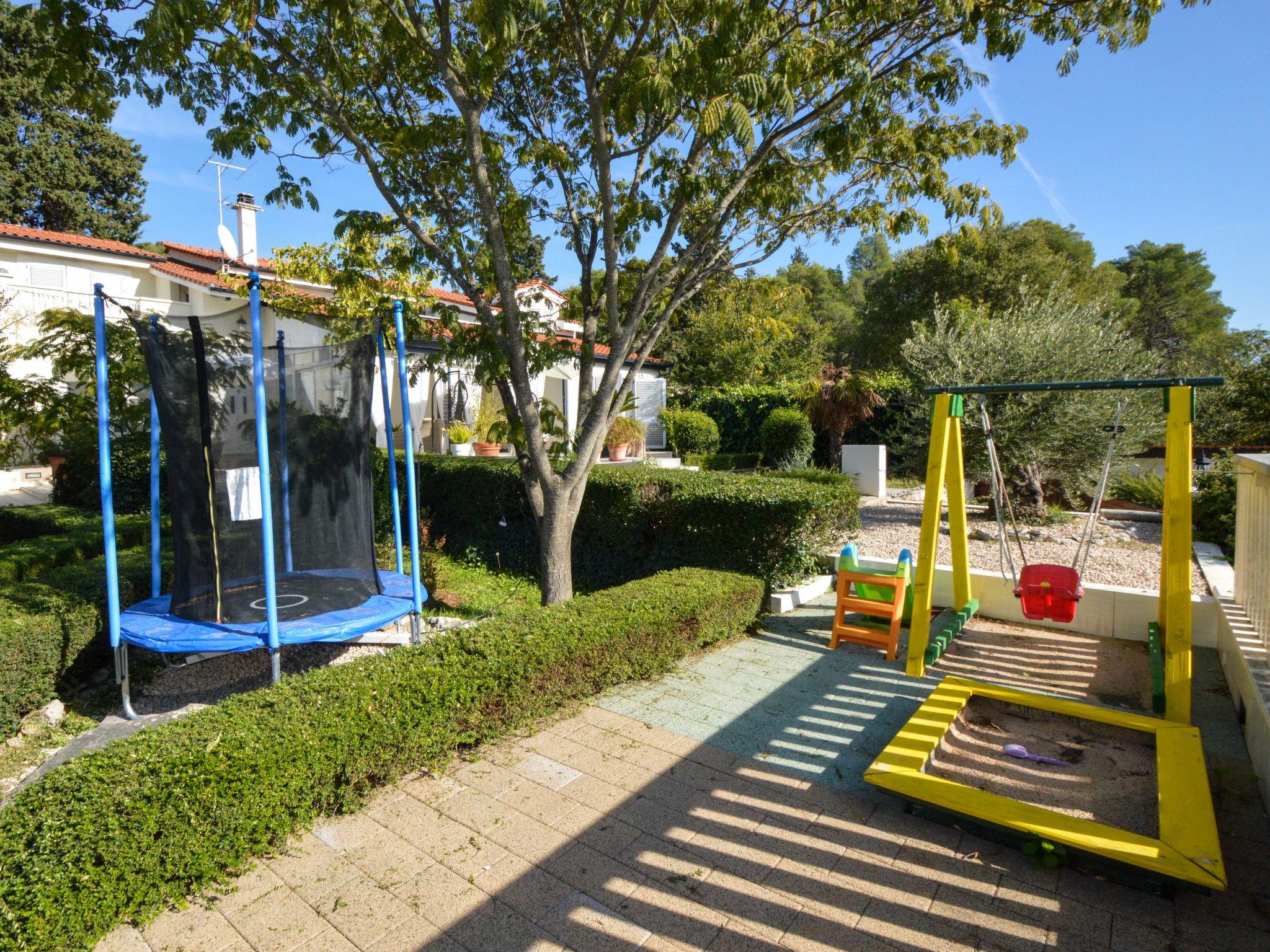 Foto 23 - Casa con 2 camere da letto a Sebenico con piscina privata e vista mare