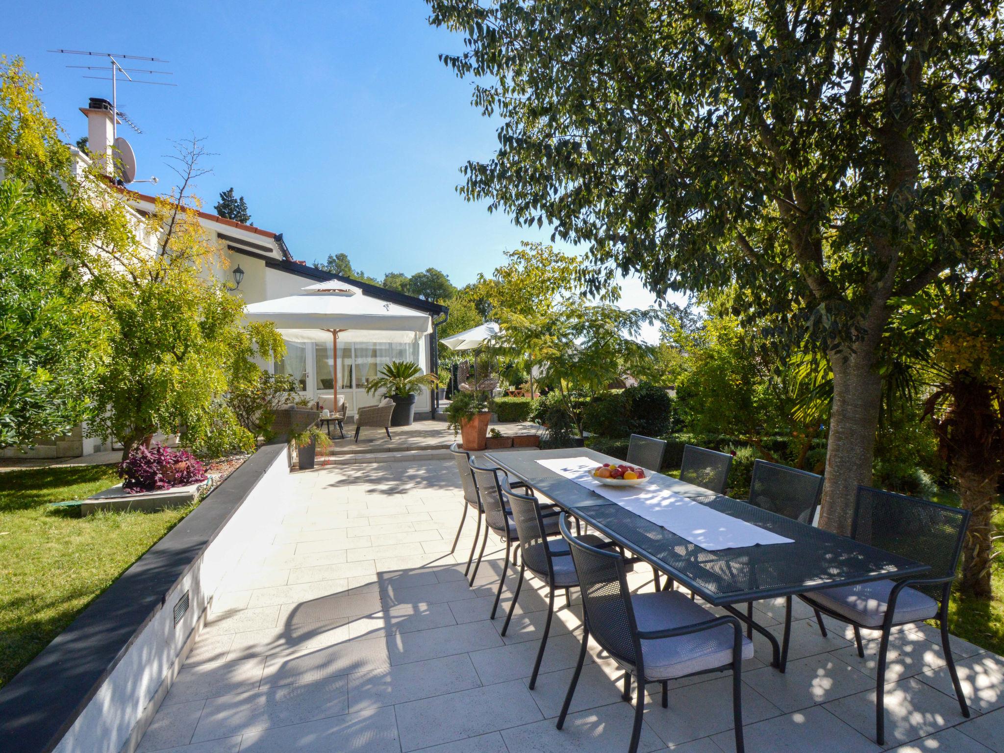 Photo 22 - Maison de 2 chambres à Sibenik avec piscine privée et jardin