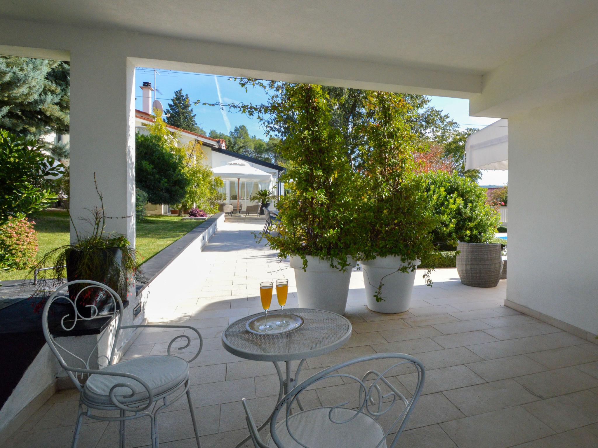 Foto 19 - Casa de 2 habitaciones en Sibenik con piscina privada y vistas al mar