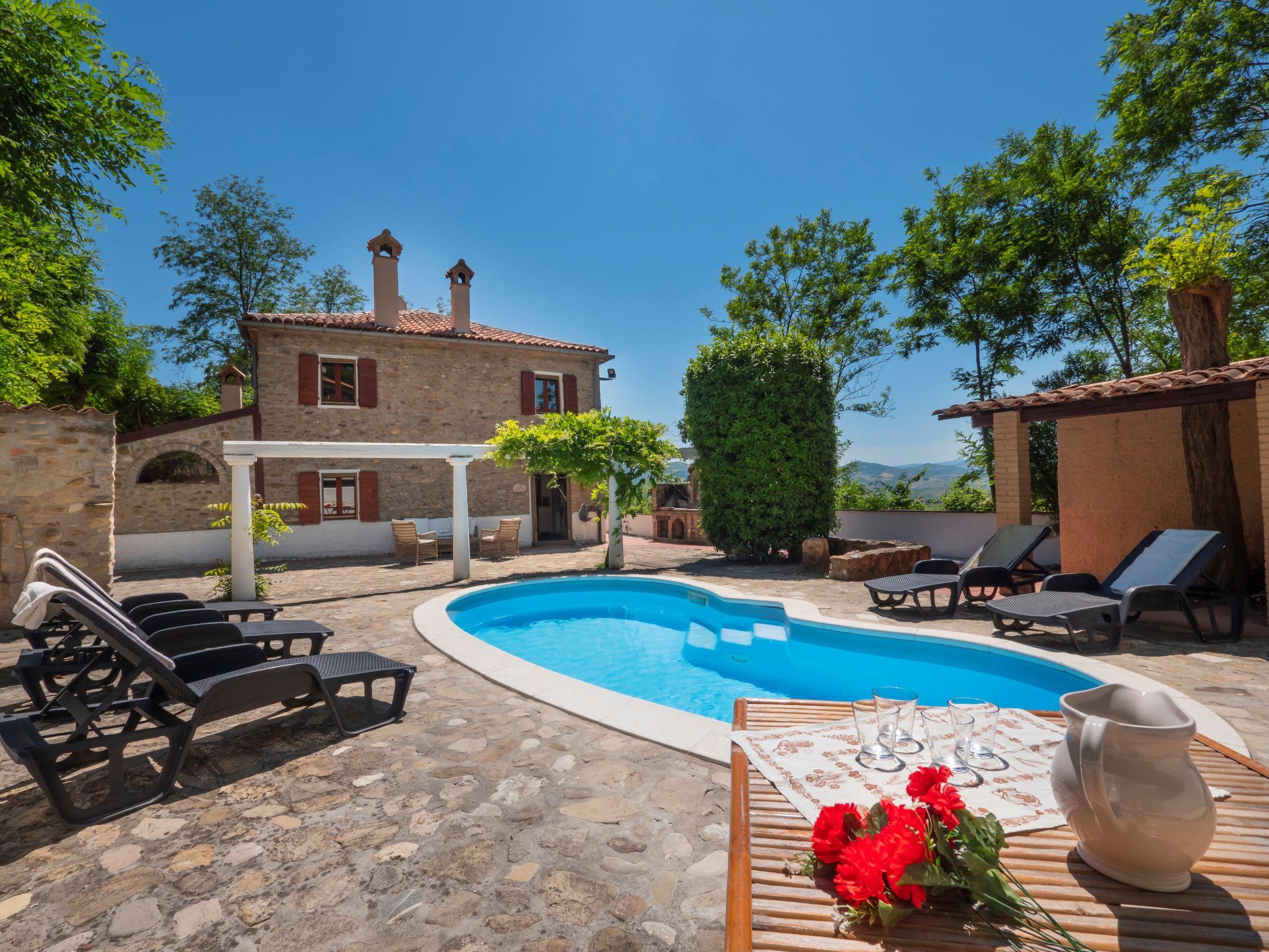 Photo 1 - Maison de 5 chambres à Gemmano avec piscine privée et jardin