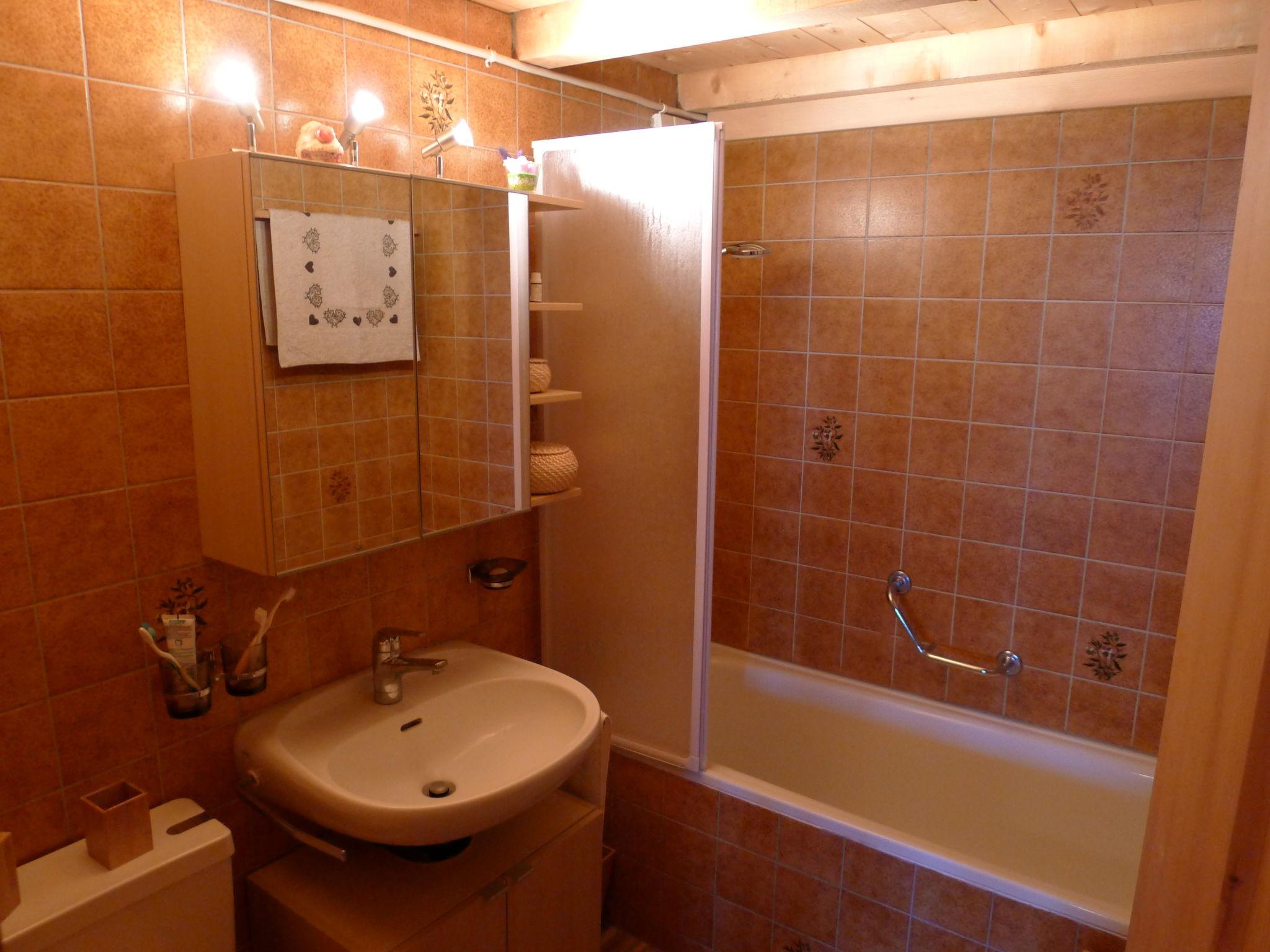 Photo 15 - 2 bedroom Apartment in Tujetsch with garden