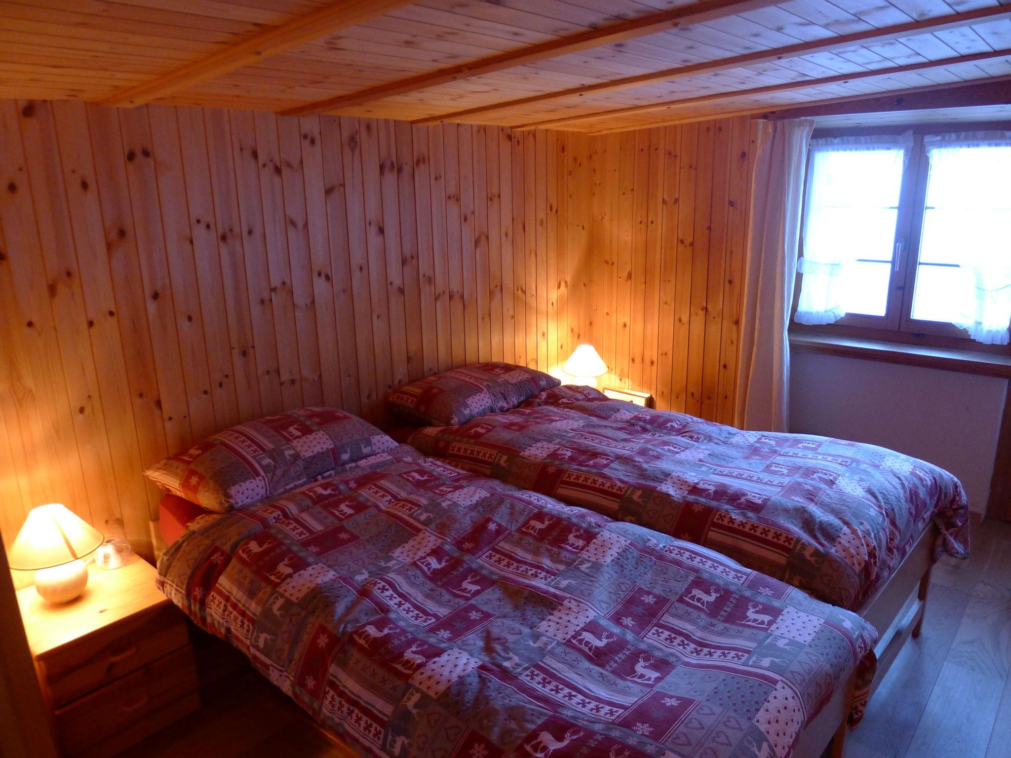 Foto 4 - Appartamento con 2 camere da letto a Tujetsch con giardino e vista sulle montagne