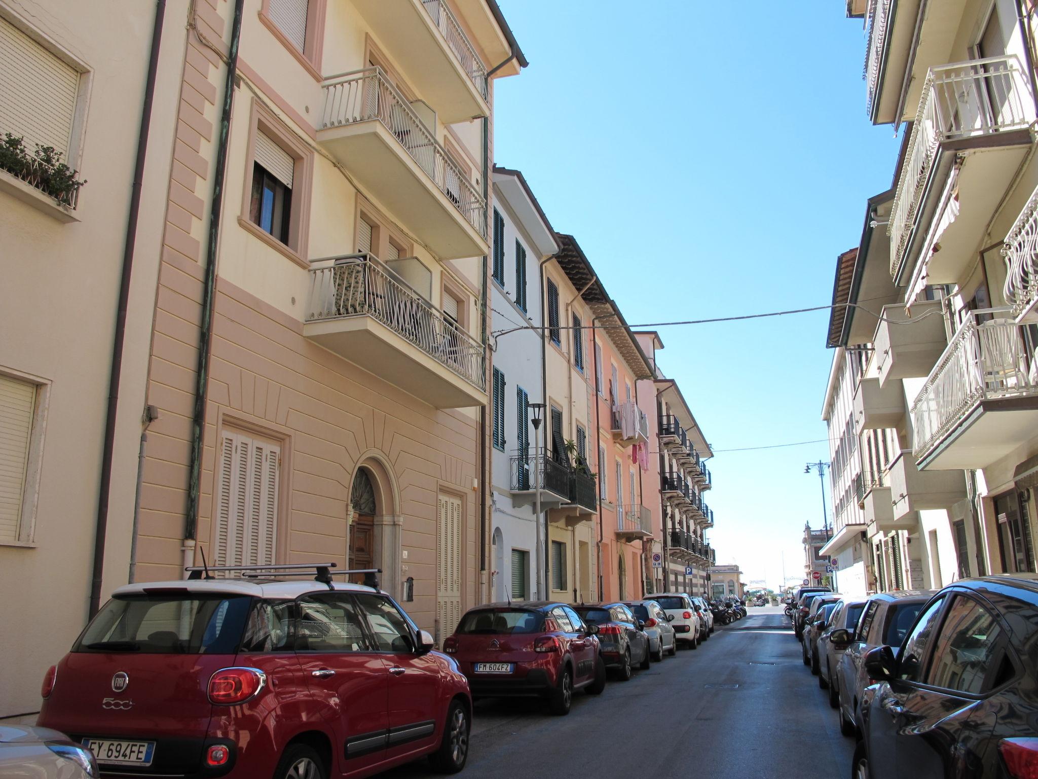 Photo 29 - Appartement de 2 chambres à Viareggio avec jardin