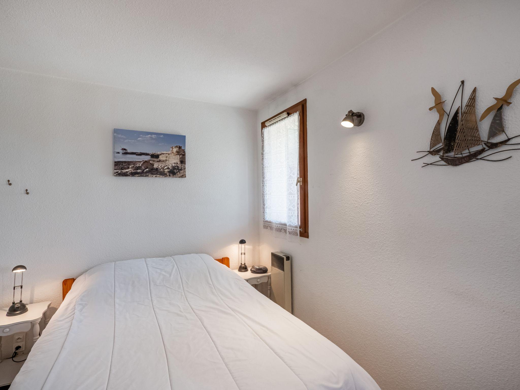 Foto 10 - Appartamento con 1 camera da letto a Vaux-sur-Mer con giardino e vista mare