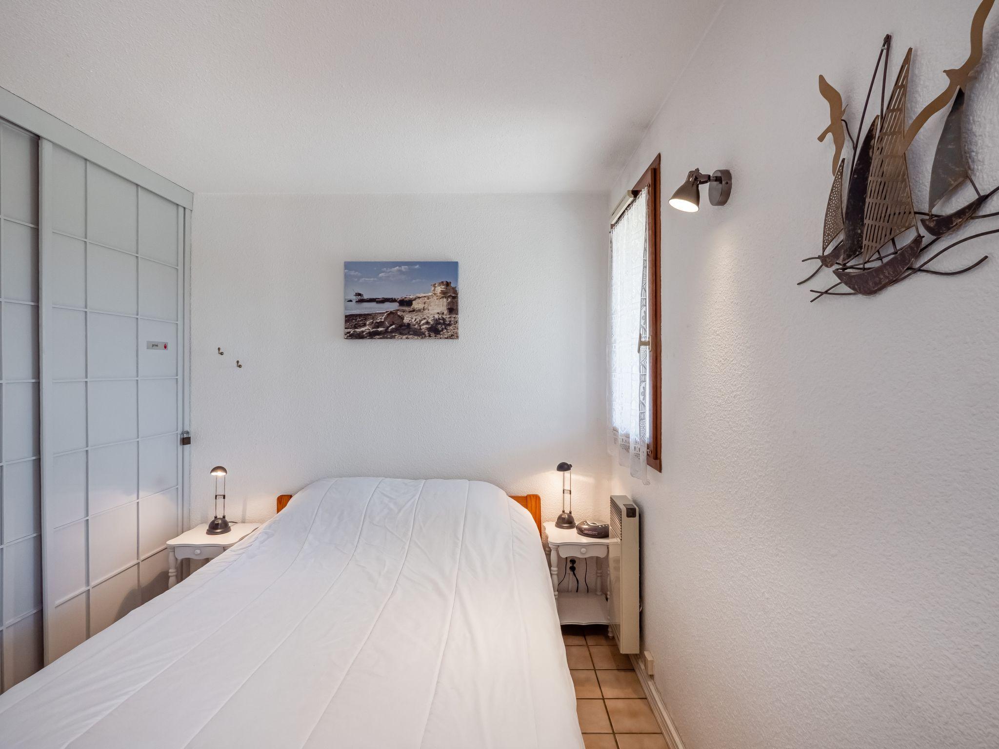 Foto 5 - Apartamento de 1 habitación en Vaux-sur-Mer con jardín y vistas al mar