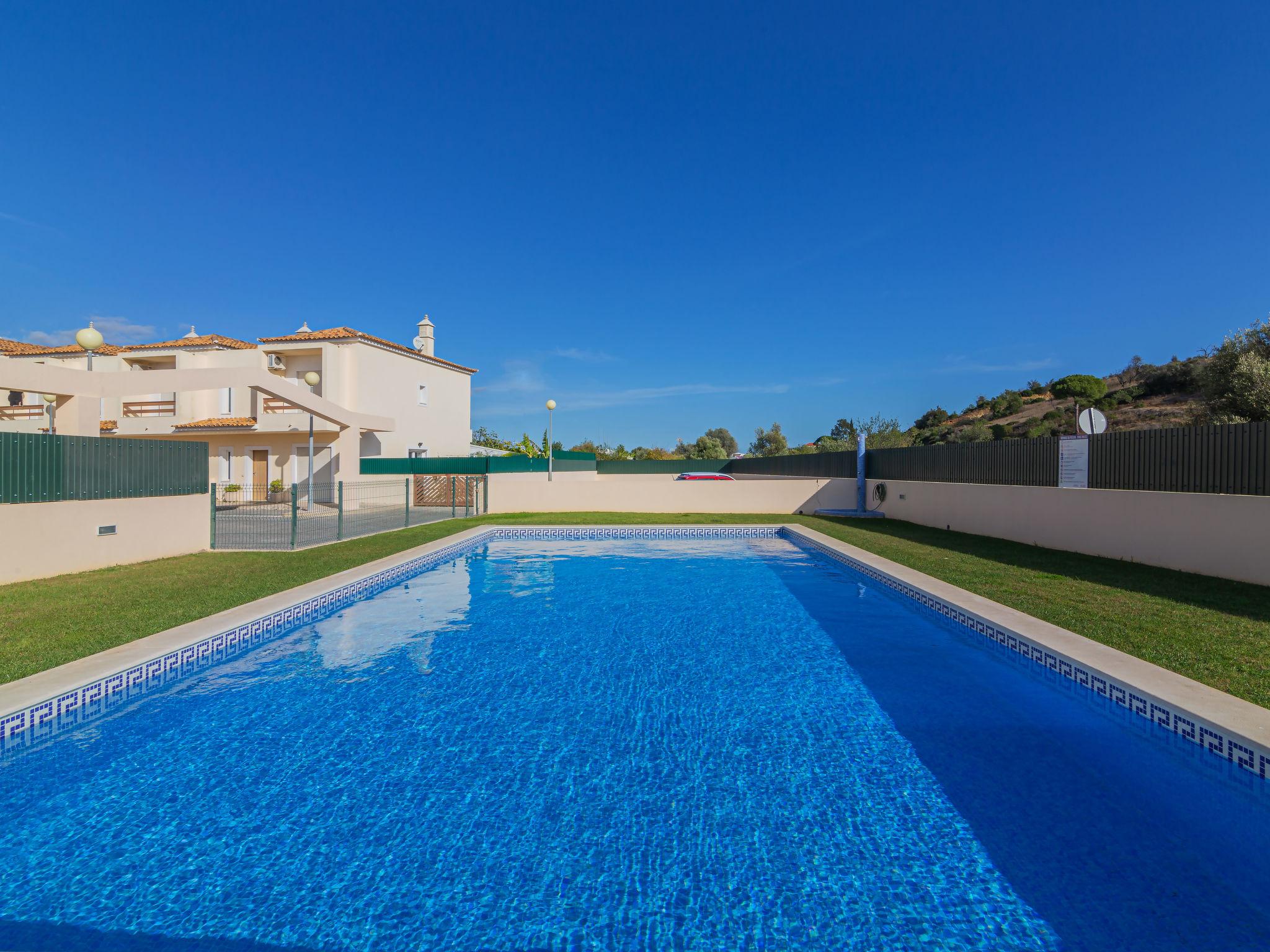 Foto 2 - Casa de 2 quartos em Albufeira com piscina e jardim