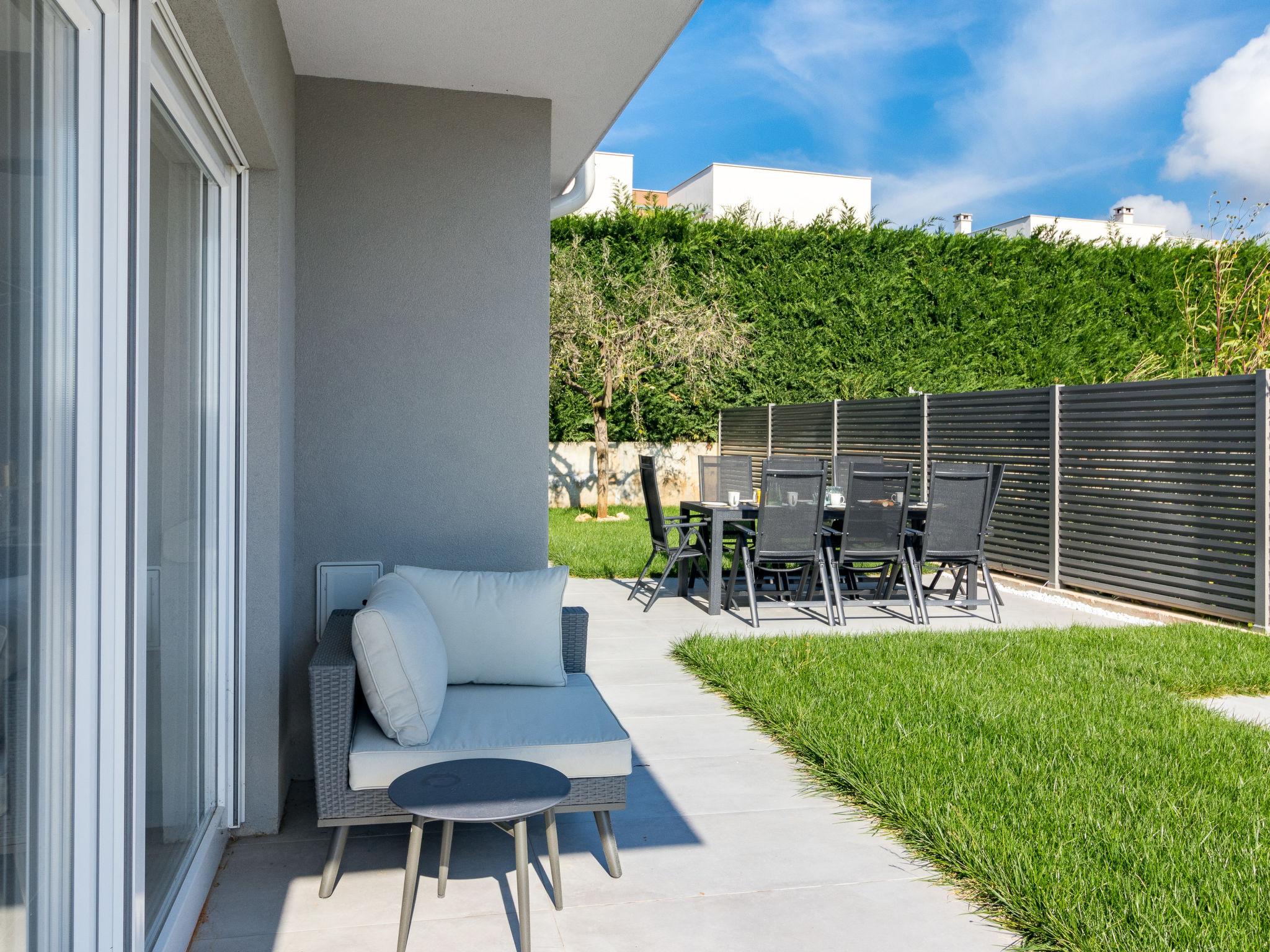 Photo 35 - Maison de 3 chambres à Brtonigla avec piscine privée et jardin