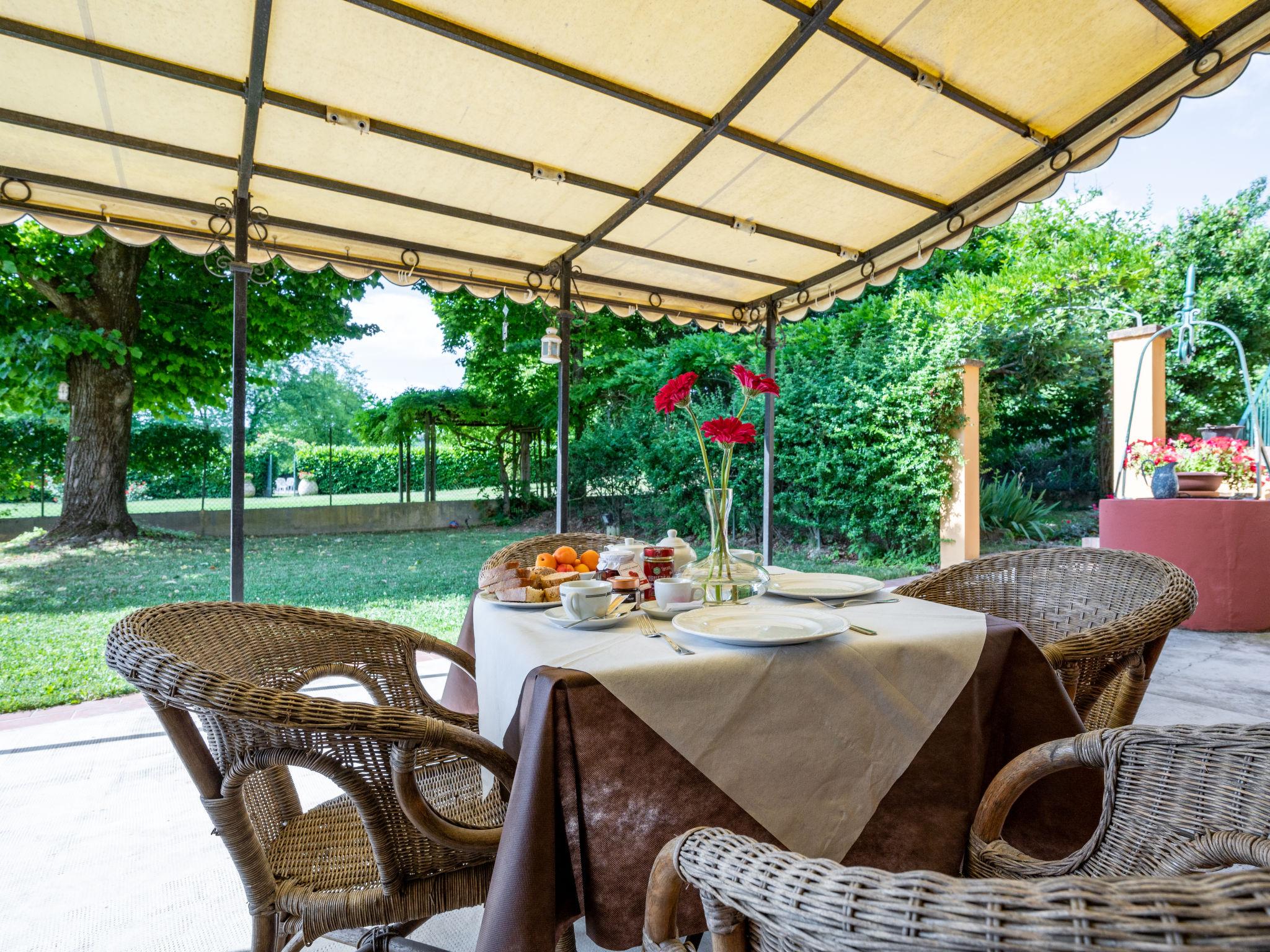 Foto 38 - Casa de 9 quartos em Vigliano d'Asti com piscina privada e jardim