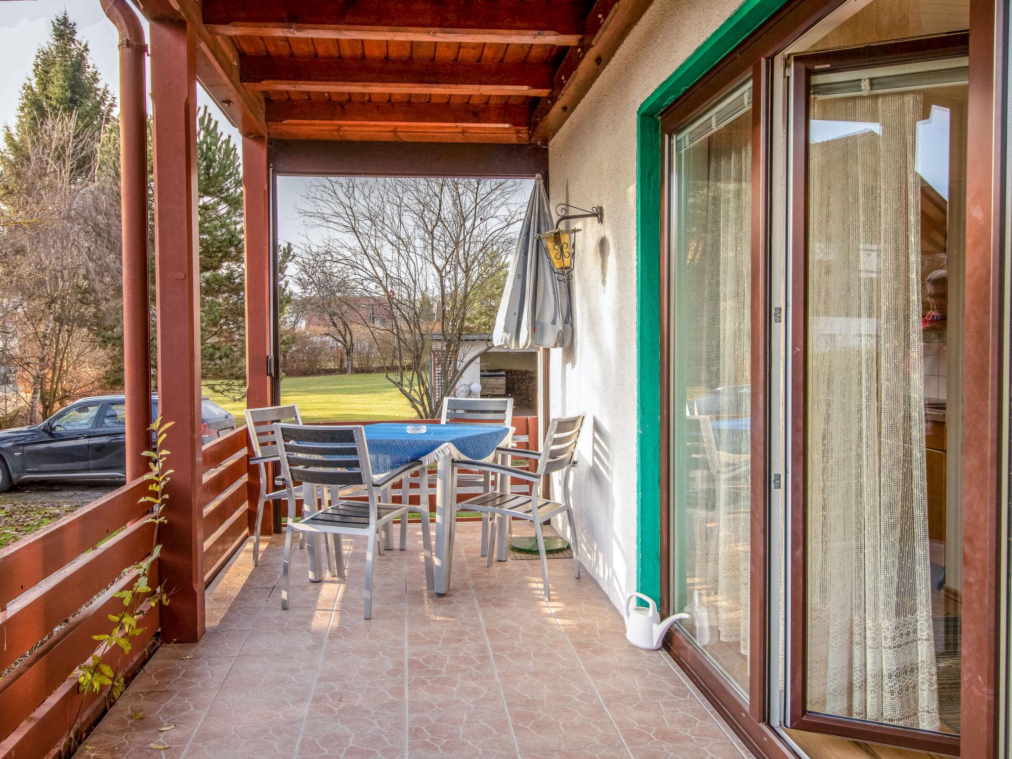 Photo 3 - Appartement de 2 chambres à Sankt Kanzian am Klopeiner See avec terrasse et vues sur la montagne