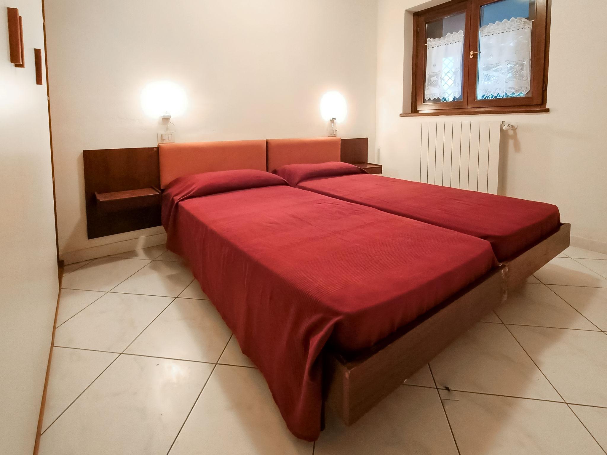 Foto 12 - Appartamento con 2 camere da letto a Luino con piscina e vista sulle montagne