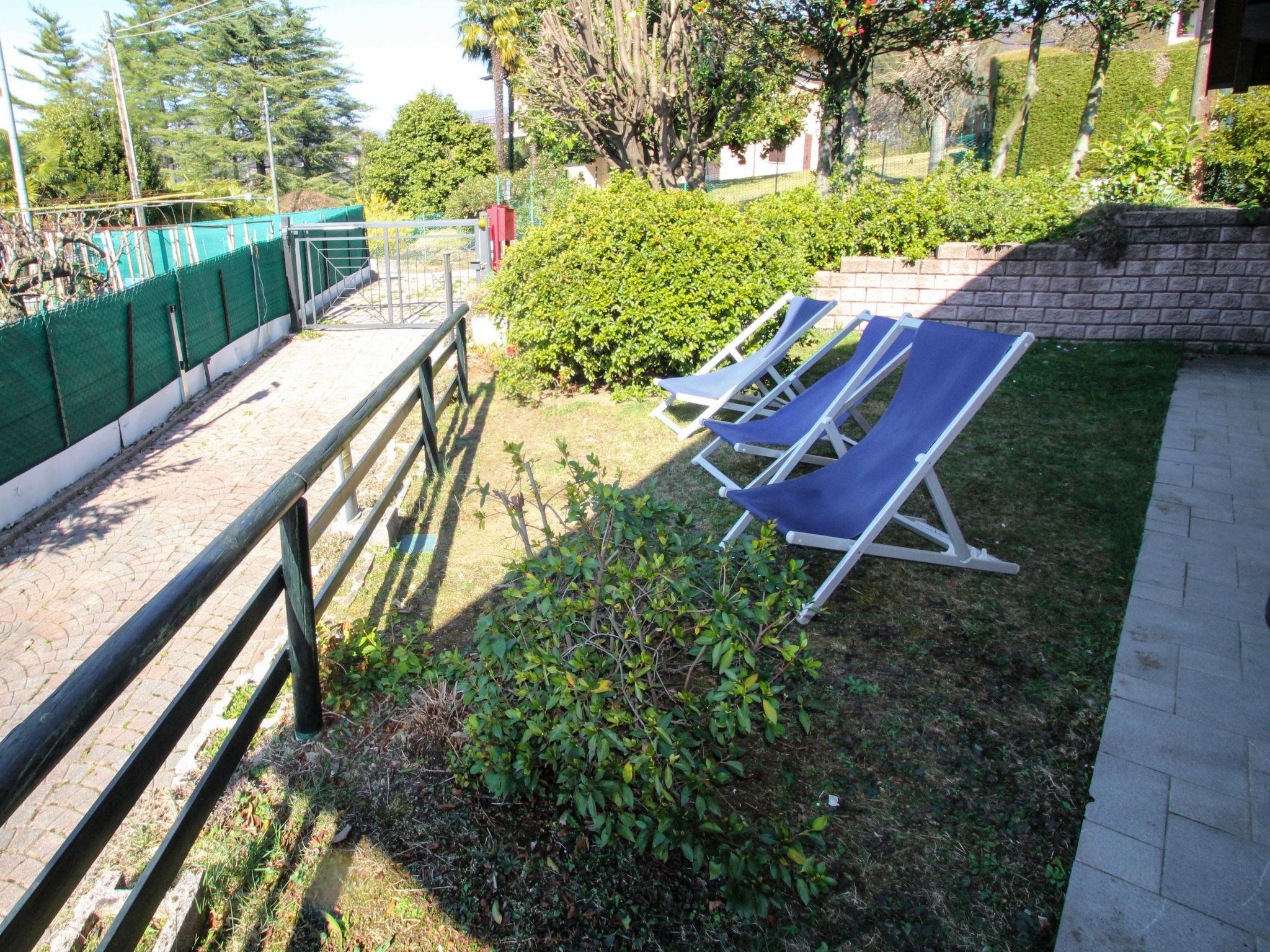 Foto 4 - Apartment mit 2 Schlafzimmern in Luino mit schwimmbad und blick auf die berge