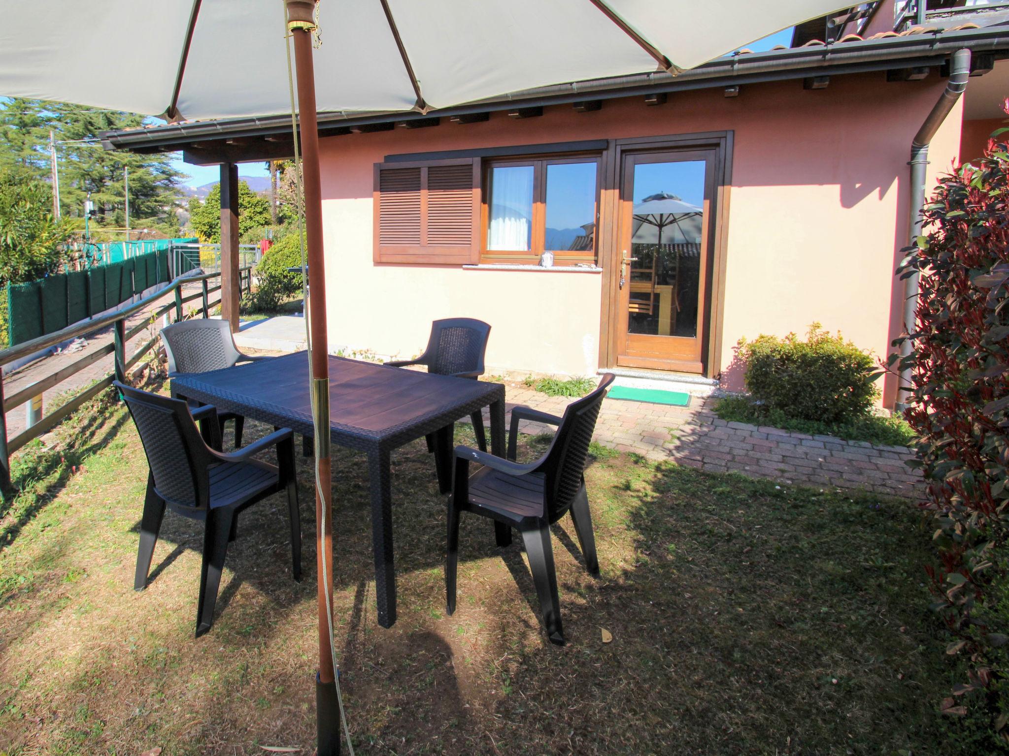 Photo 2 - Appartement de 2 chambres à Luino avec piscine et vues sur la montagne