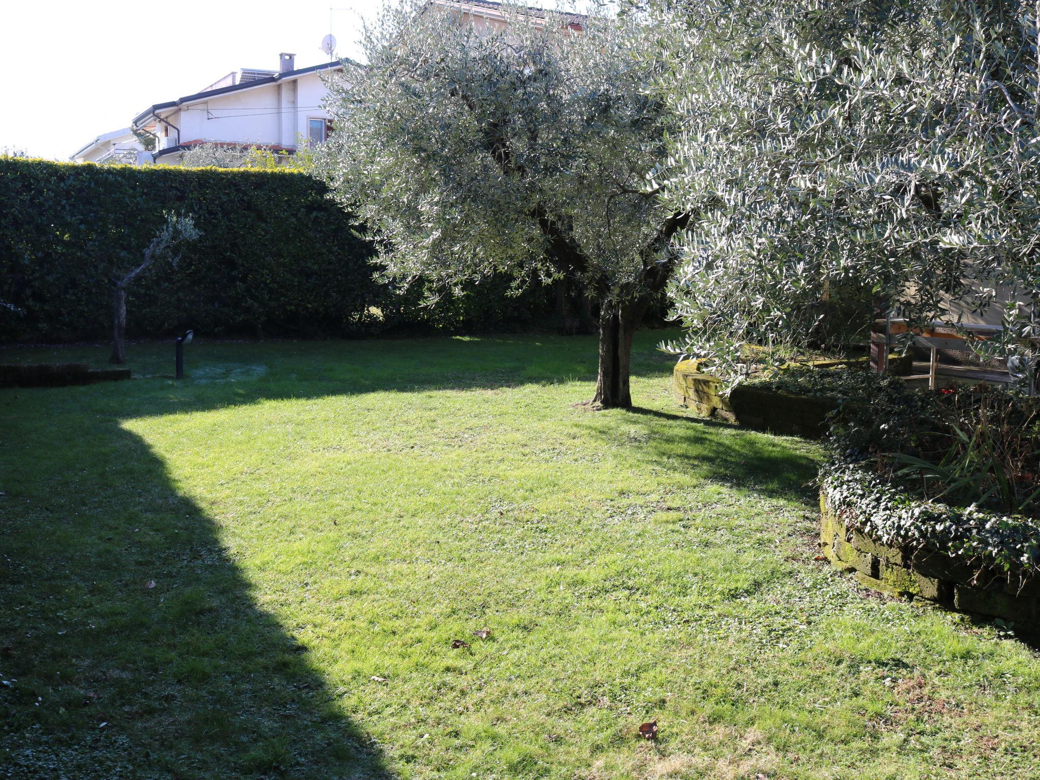 Photo 29 - 3 bedroom House in Lazise with garden and mountain view