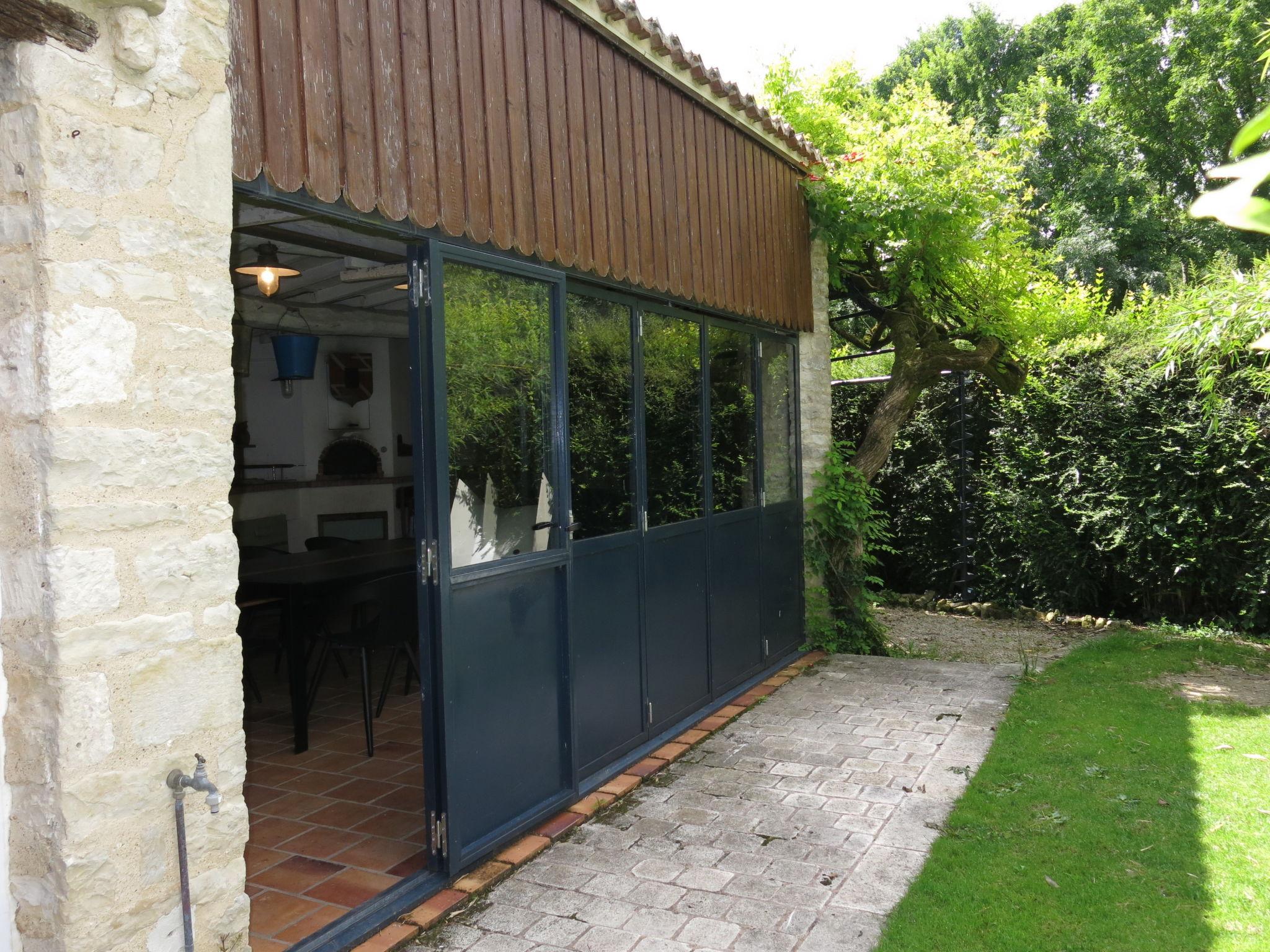 Foto 28 - Casa con 4 camere da letto a Mauzé-sur-le-Mignon con piscina privata e terrazza