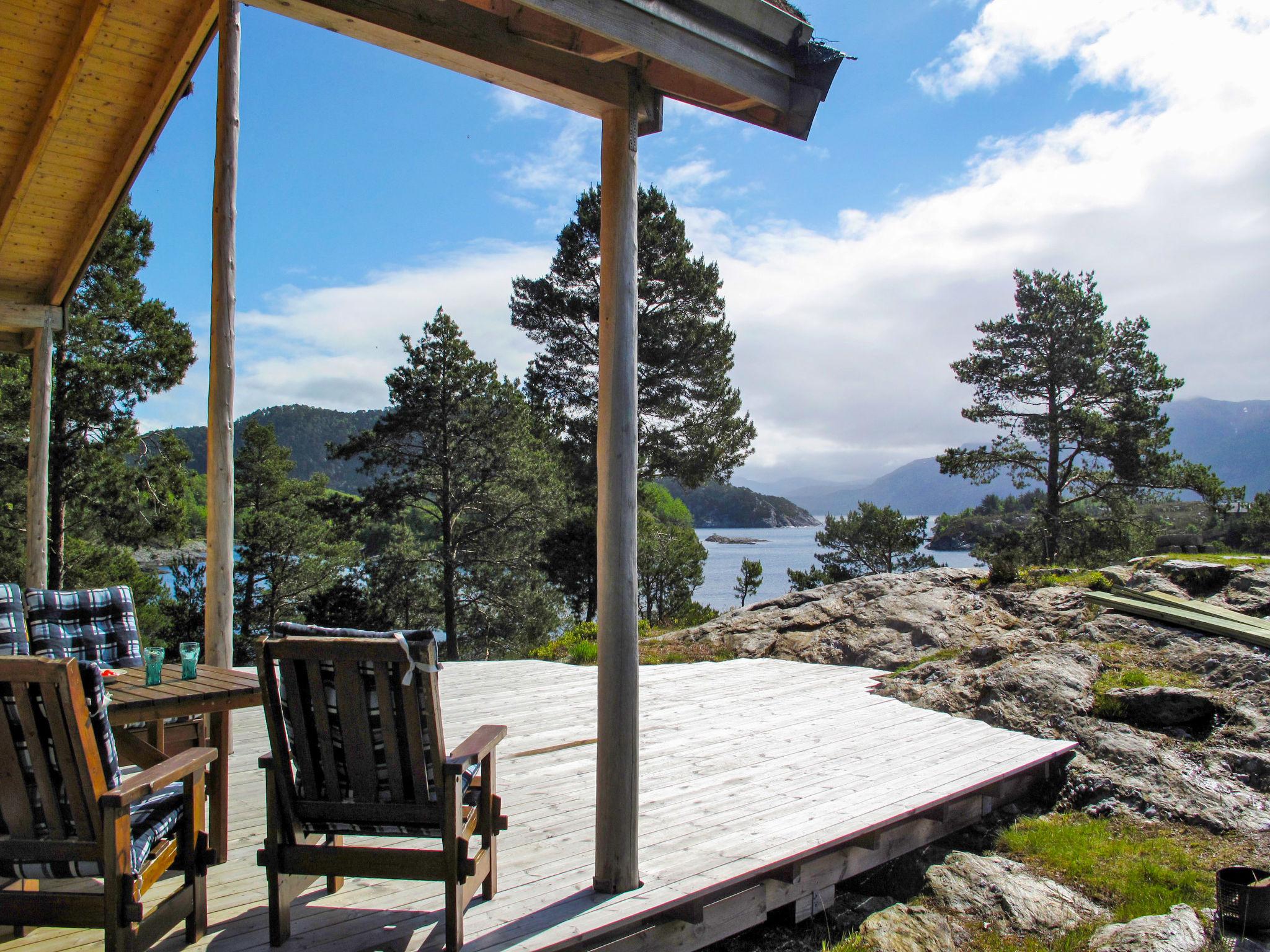 Photo 2 - Maison de 2 chambres à Kinn avec terrasse et sauna