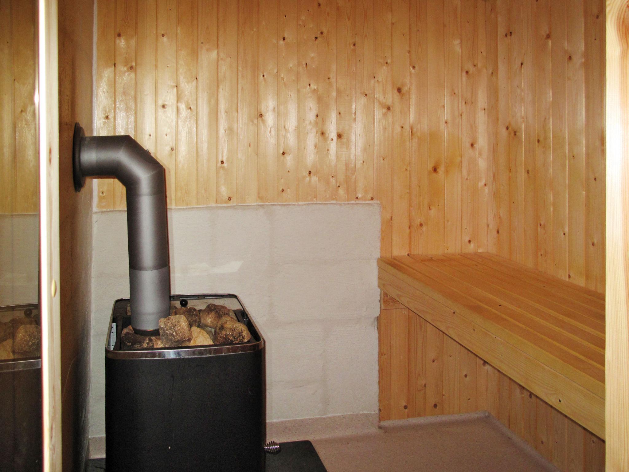 Photo 9 - 2 bedroom House in Kinn with terrace and sauna