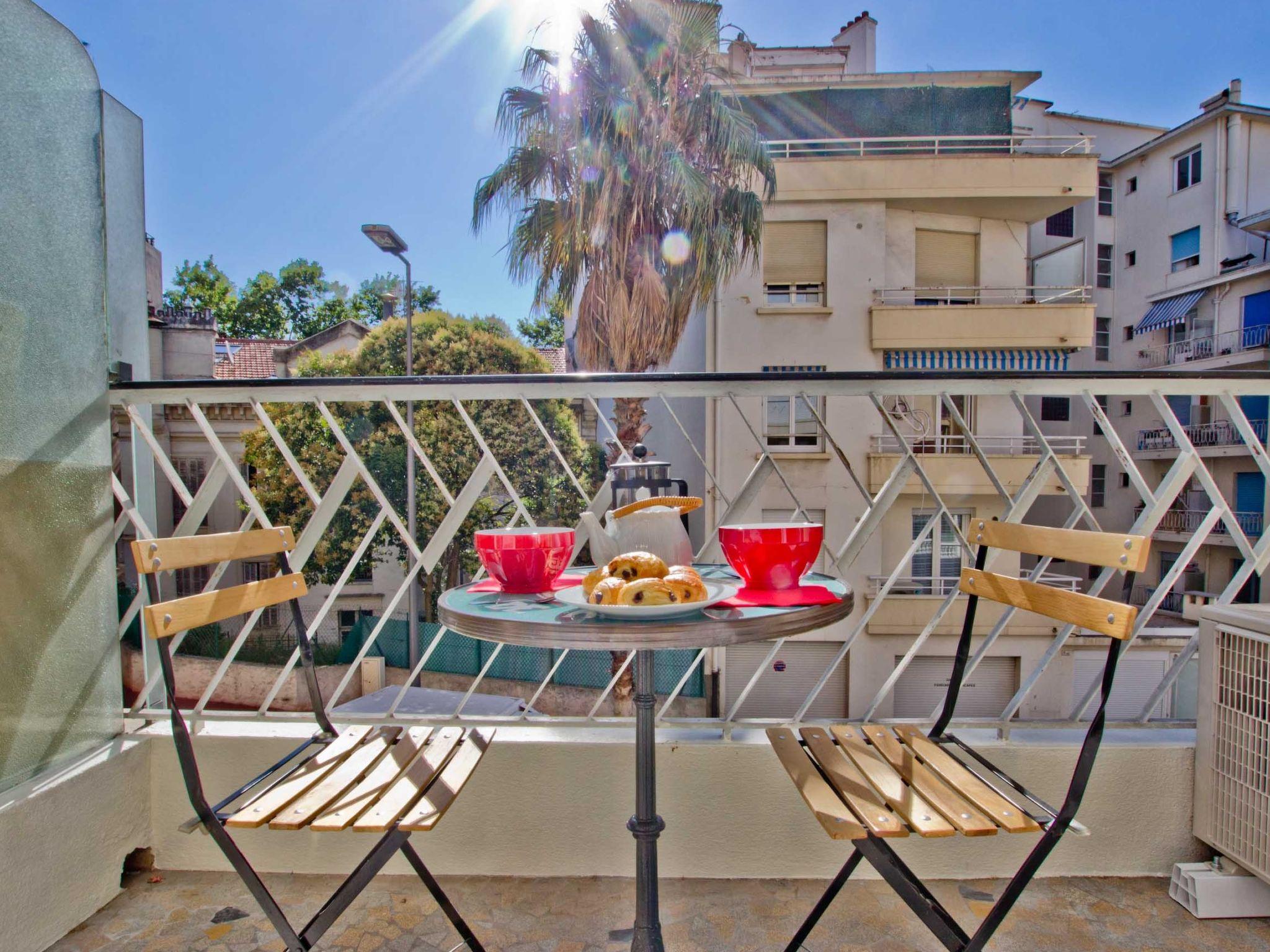 Foto 17 - Apartamento de 2 habitaciones en Cannes con terraza y vistas al mar