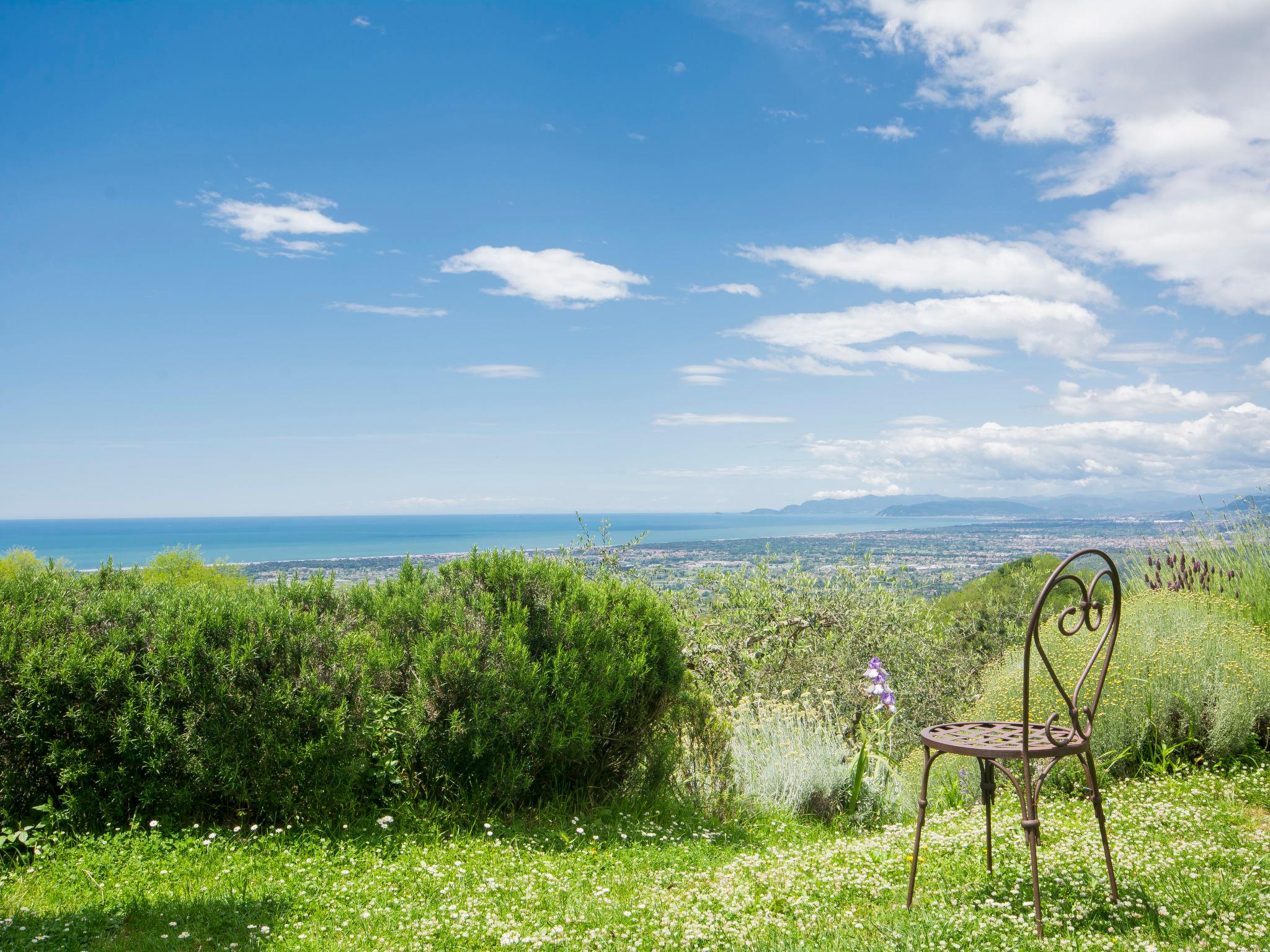 Foto 5 - Casa con 2 camere da letto a Camaiore con giardino e vista mare