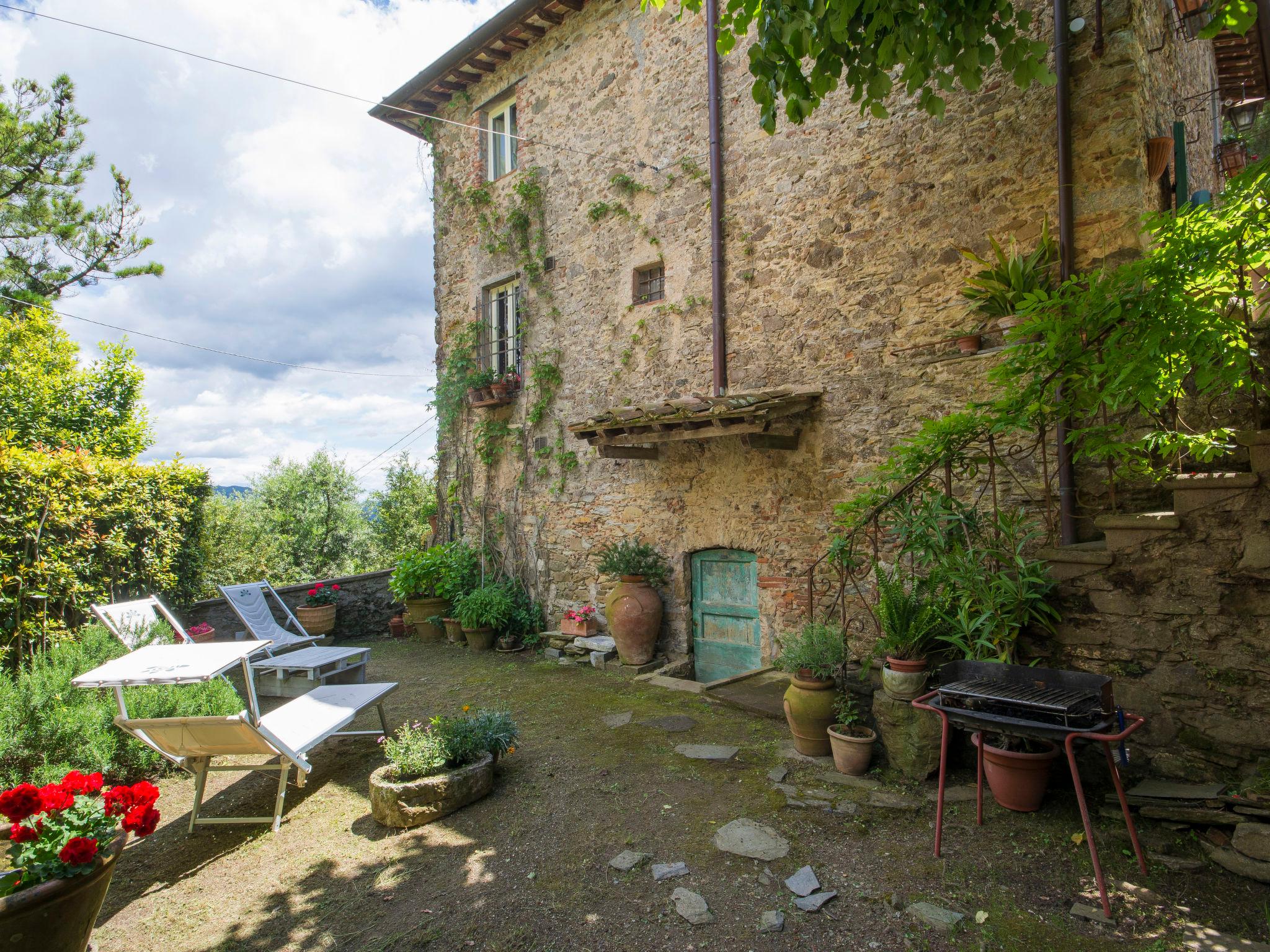 Photo 3 - Maison de 2 chambres à Camaiore avec jardin et vues à la mer