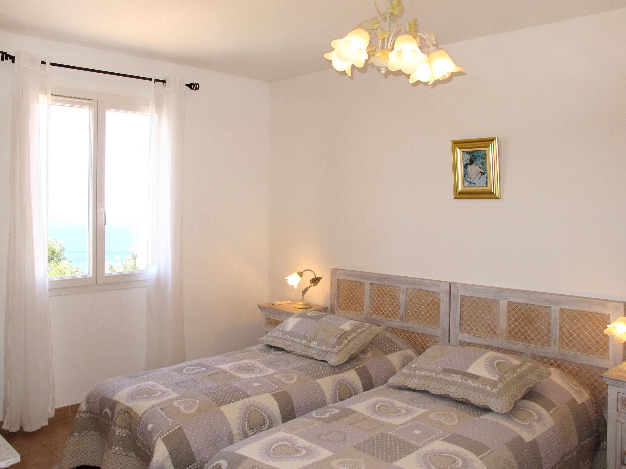 Photo 12 - 5 bedroom House in Carqueiranne with private pool and sea view