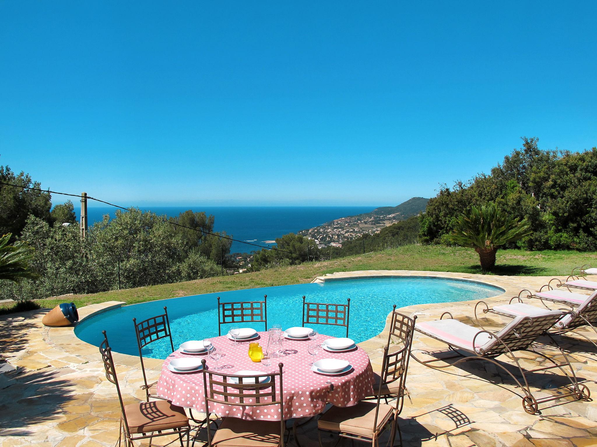 Photo 2 - Maison de 5 chambres à Carqueiranne avec piscine privée et vues à la mer