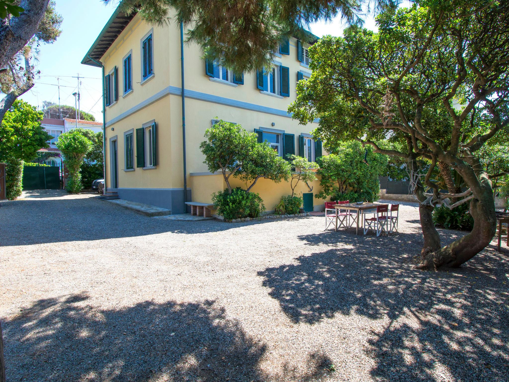 Photo 28 - Maison de 4 chambres à Livourne avec jardin et terrasse