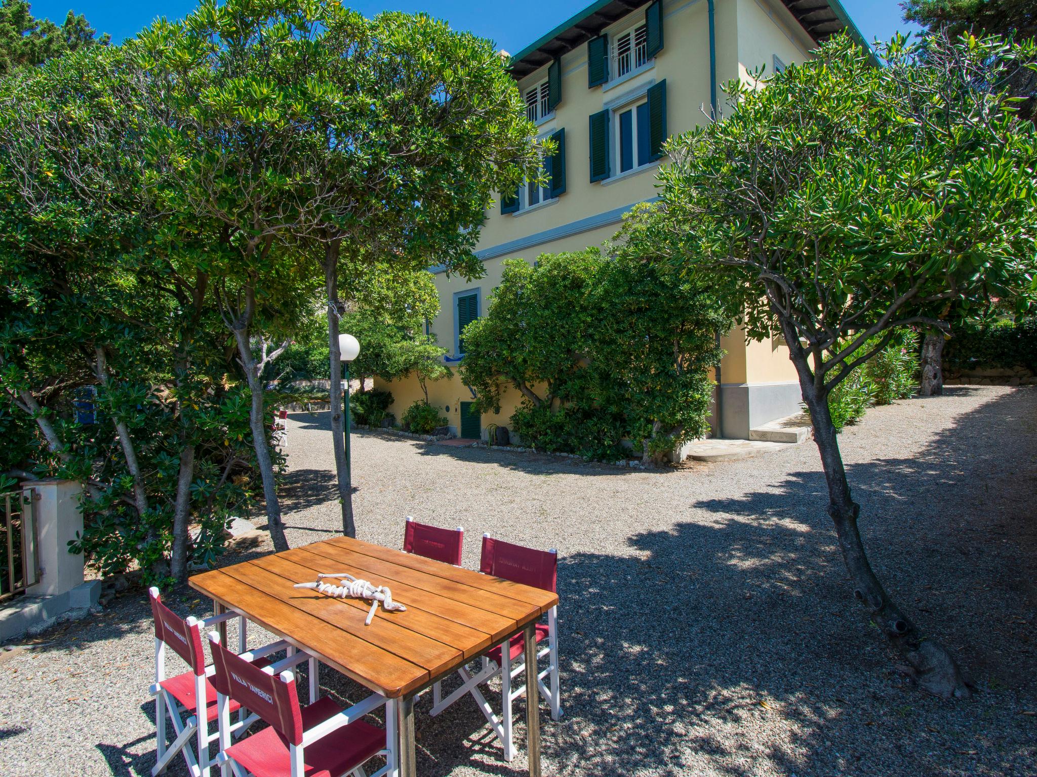 Foto 1 - Casa de 4 quartos em Livorno com jardim e vistas do mar