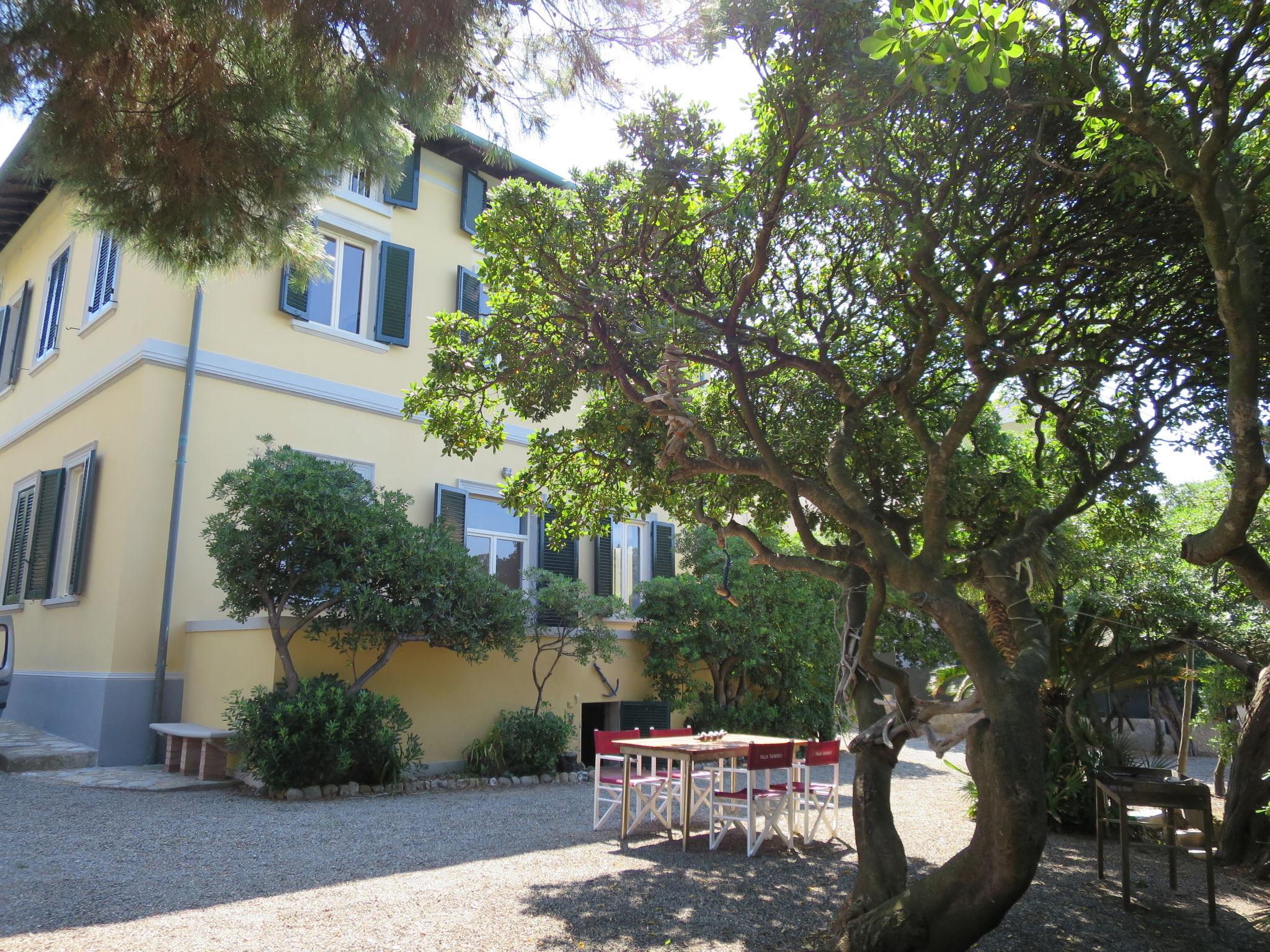 Foto 35 - Casa de 4 habitaciones en Livorno con jardín y vistas al mar