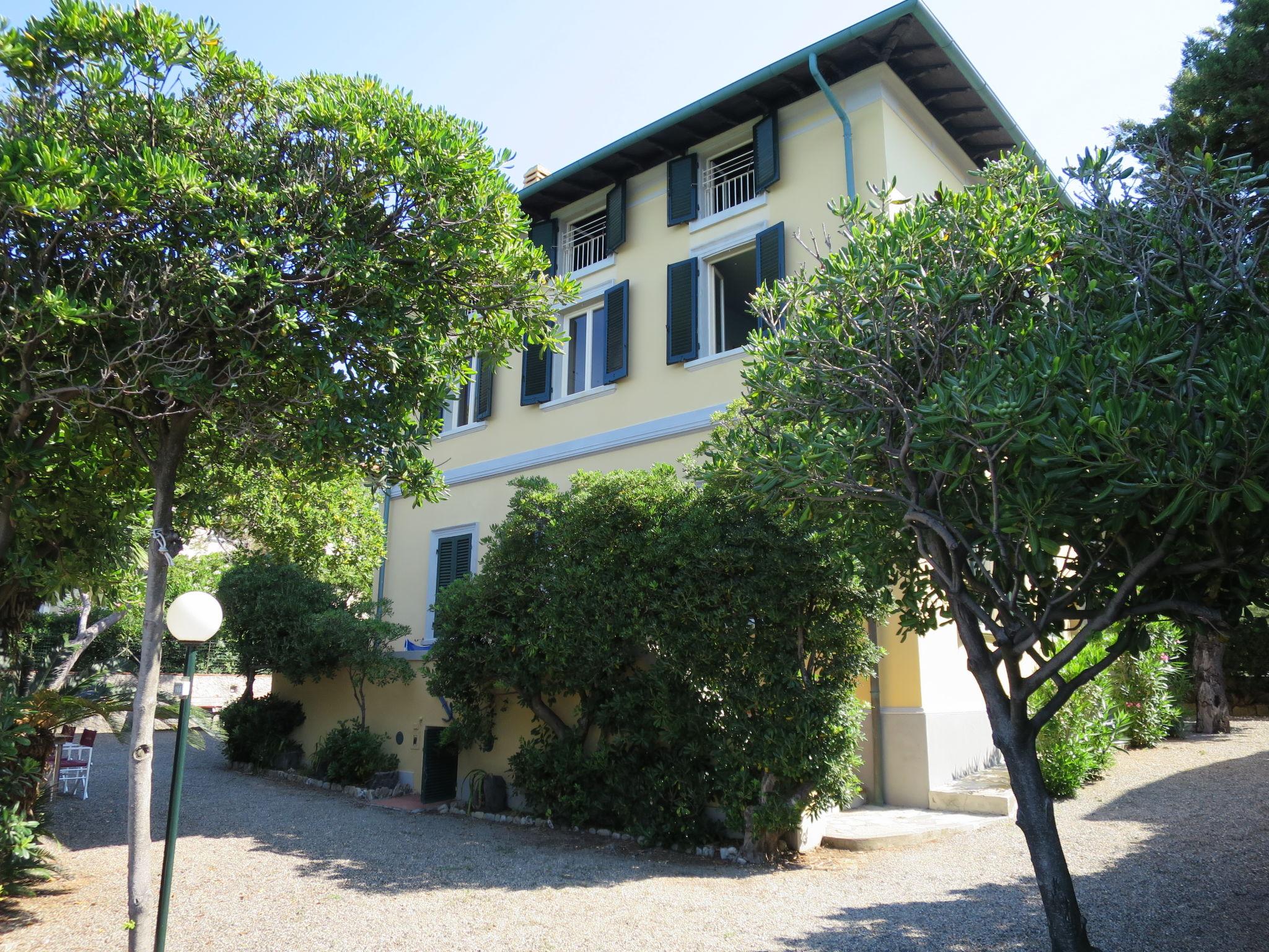 Photo 41 - Maison de 4 chambres à Livourne avec jardin et vues à la mer