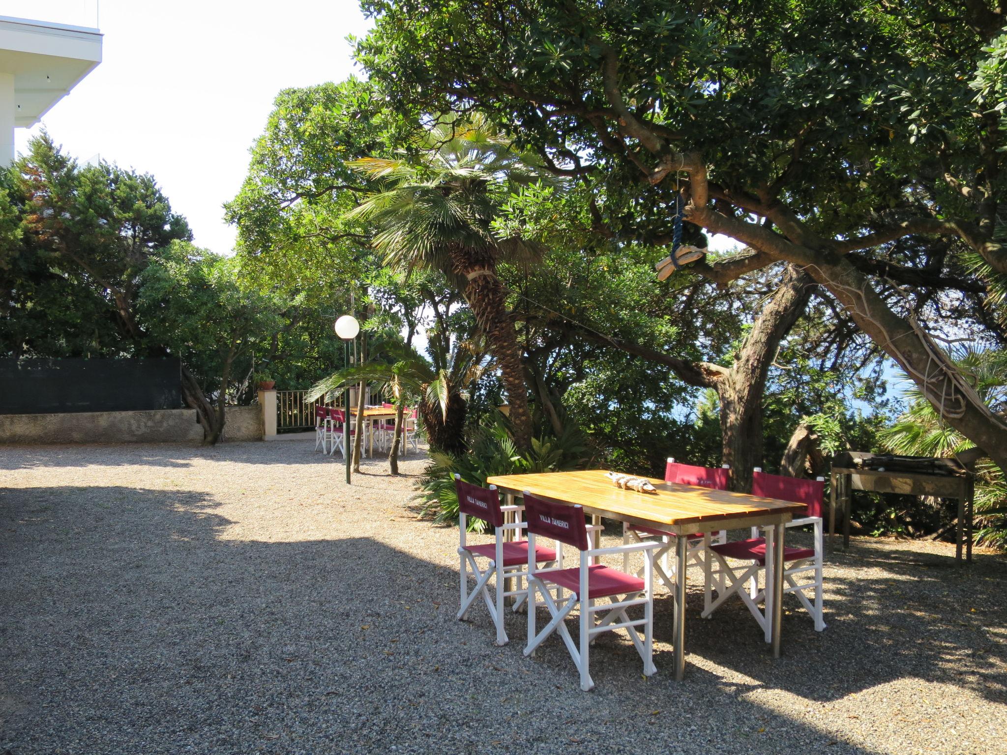 Photo 36 - Maison de 4 chambres à Livourne avec jardin et vues à la mer