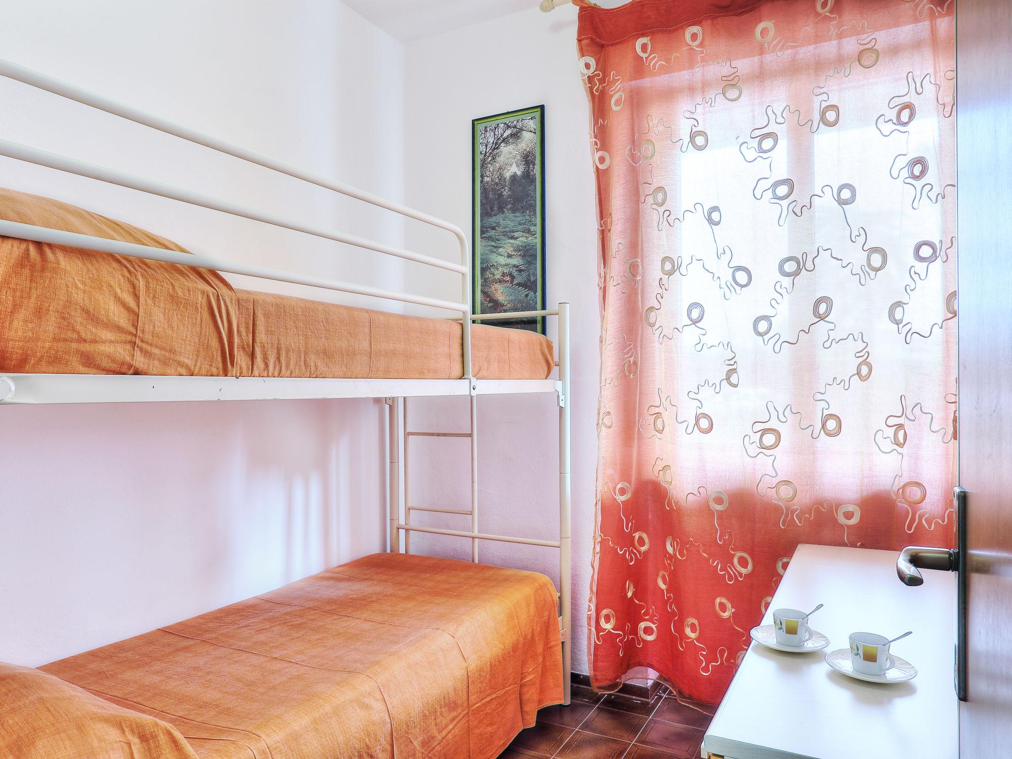 Foto 9 - Appartamento con 2 camere da letto a Cecina con piscina e vista mare