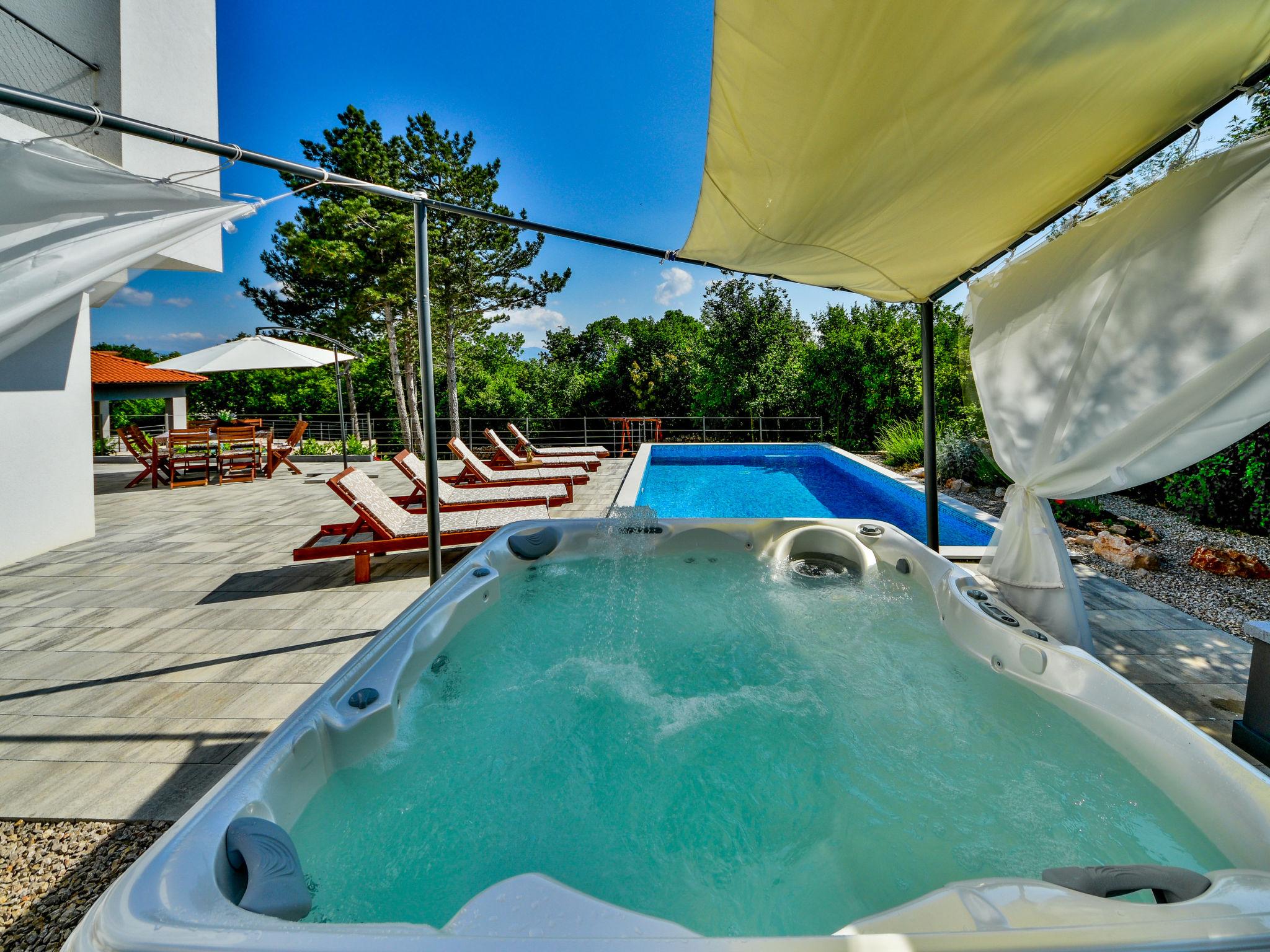 Photo 25 - Maison de 3 chambres à Dobrinj avec piscine privée et jardin