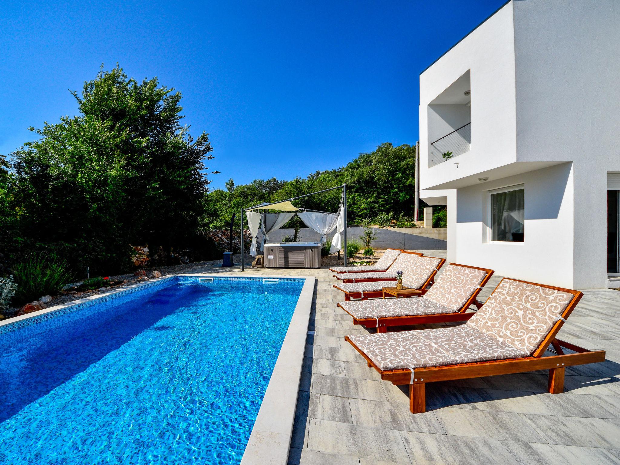 Foto 27 - Casa de 3 quartos em Dobrinj com piscina privada e vistas do mar