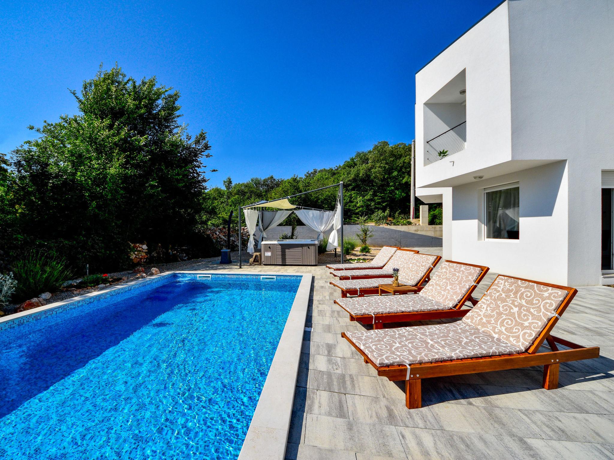 Photo 27 - Maison de 3 chambres à Dobrinj avec piscine privée et jardin