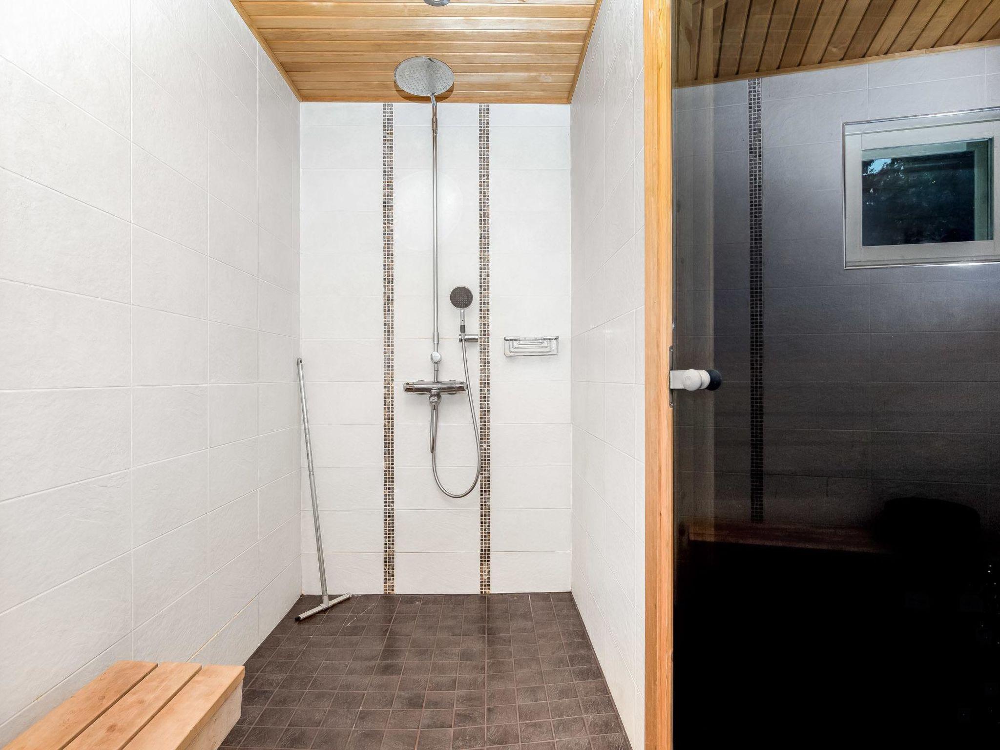 Foto 23 - Casa de 2 habitaciones en Pertunmaa con sauna