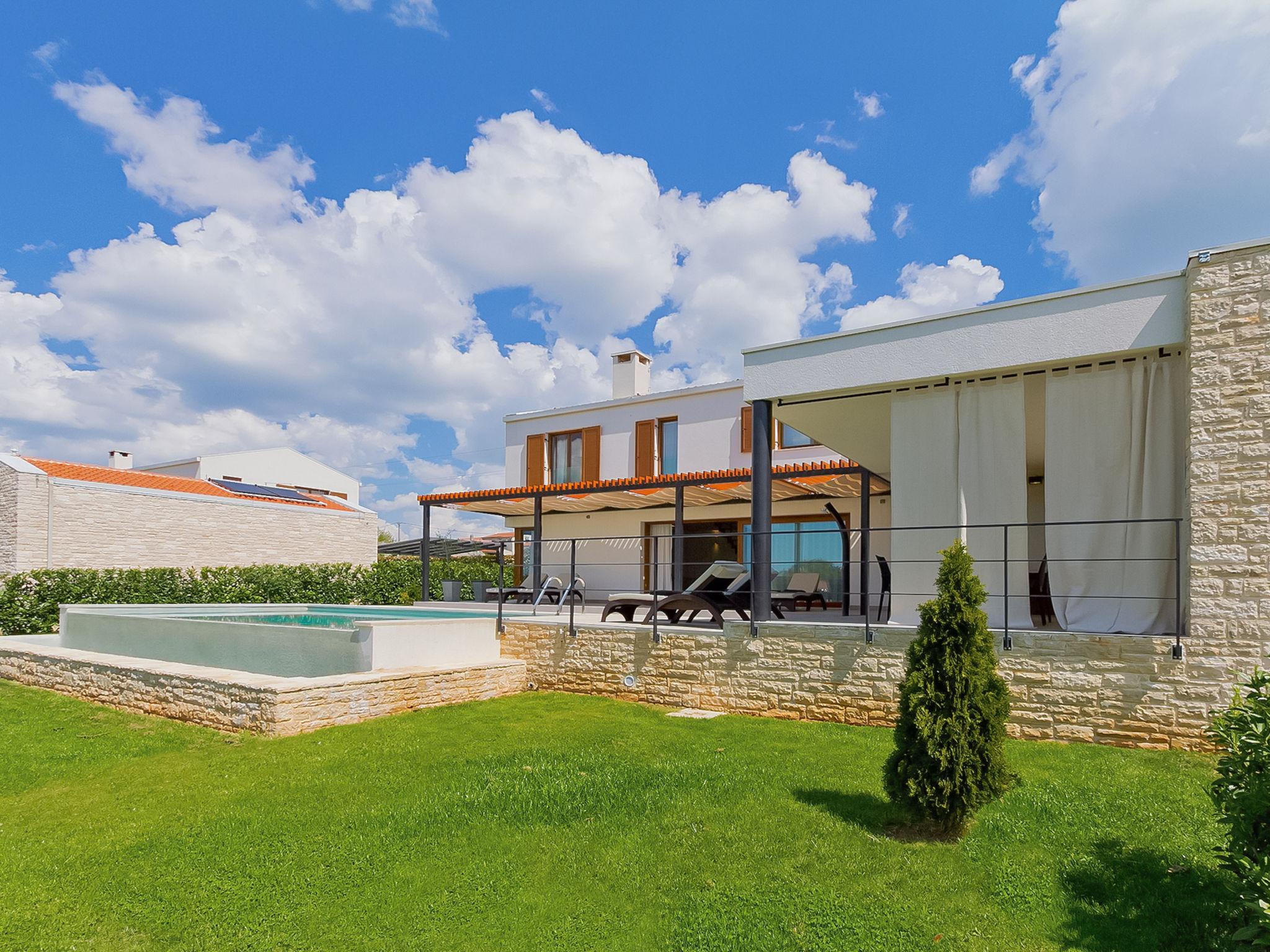 Foto 11 - Haus mit 3 Schlafzimmern in Sveti Petar u Šumi mit privater pool und garten