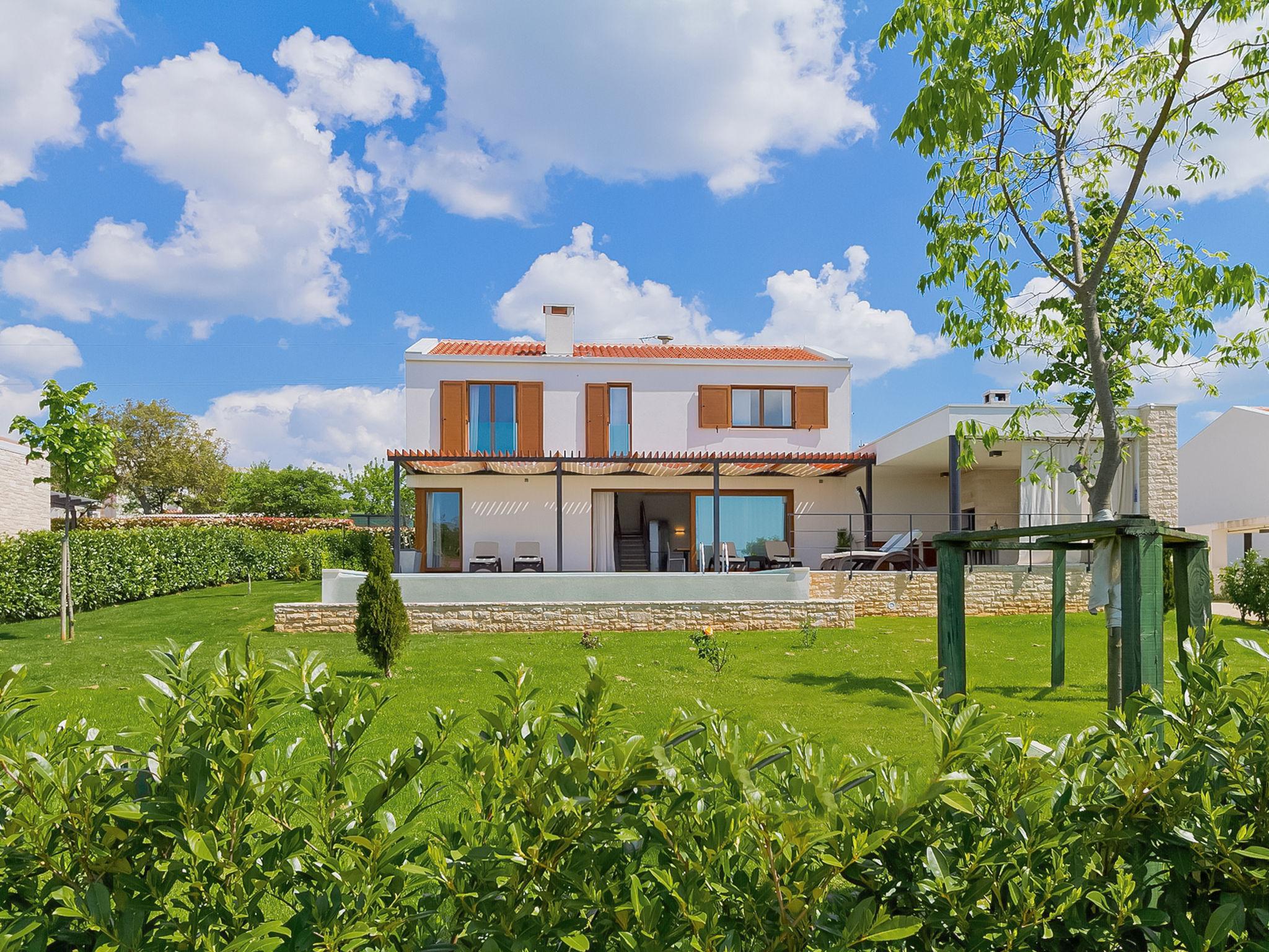 Foto 14 - Haus mit 3 Schlafzimmern in Sveti Petar u Šumi mit privater pool und garten