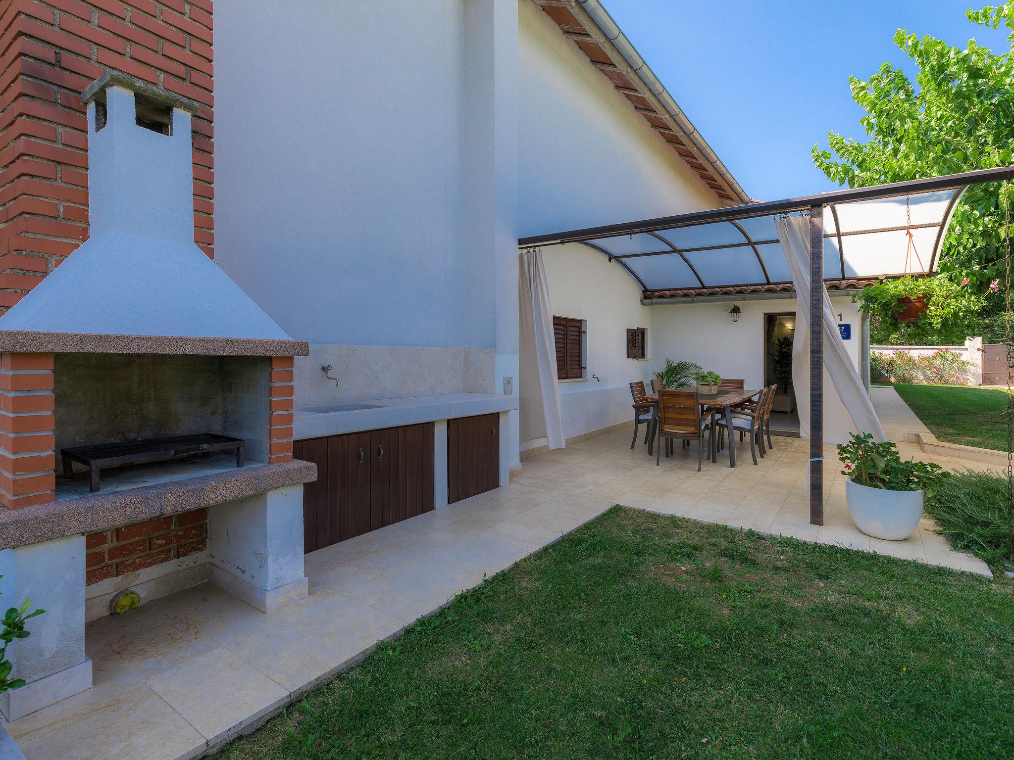 Photo 57 - 4 bedroom House in Žminj with private pool and garden